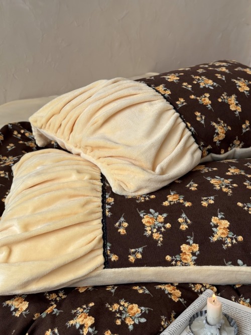 Floral Milk Velvet Bedding Set, Soft and Warm Bed Sheets, Duvet Cover 1 Floral Milk Velvet Bedding Set, Soft and Warm Bed Sheets, Duvet Cover