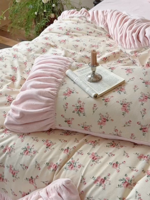 Floral Print Bedding Set with Ruffle Edge, Soft and Comfortable, Pink 1 Floral Print Bedding Set with Ruffle Edge, Soft and Comfortable, Pink