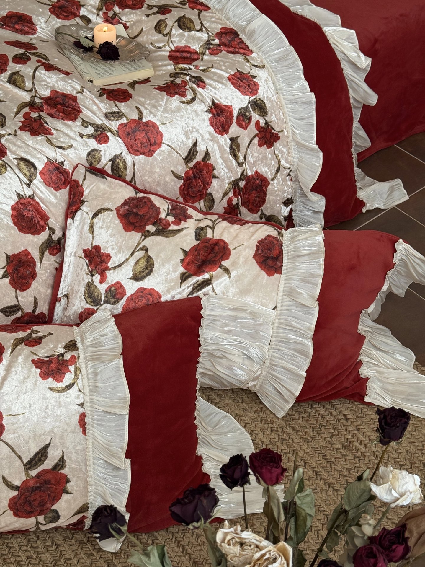 Elegant Rose Print Bedding Set - High-Quality Milk Velvet, Soft and Comfortable 4 i1760498482912 2531 0 2