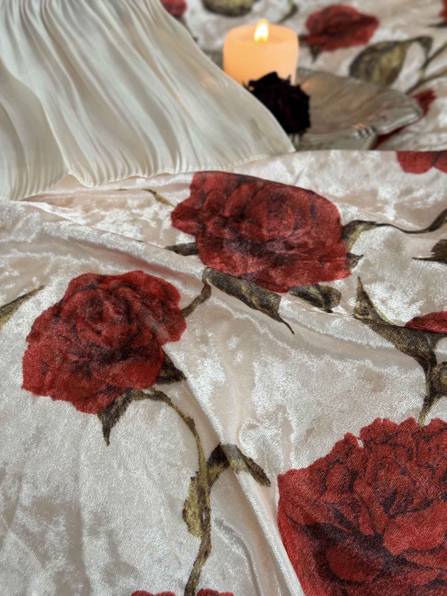 Elegant Rose Print Bedding Set - High-Quality Milk Velvet, Soft and Comfortable 14 i1760498483015 2767 0 12