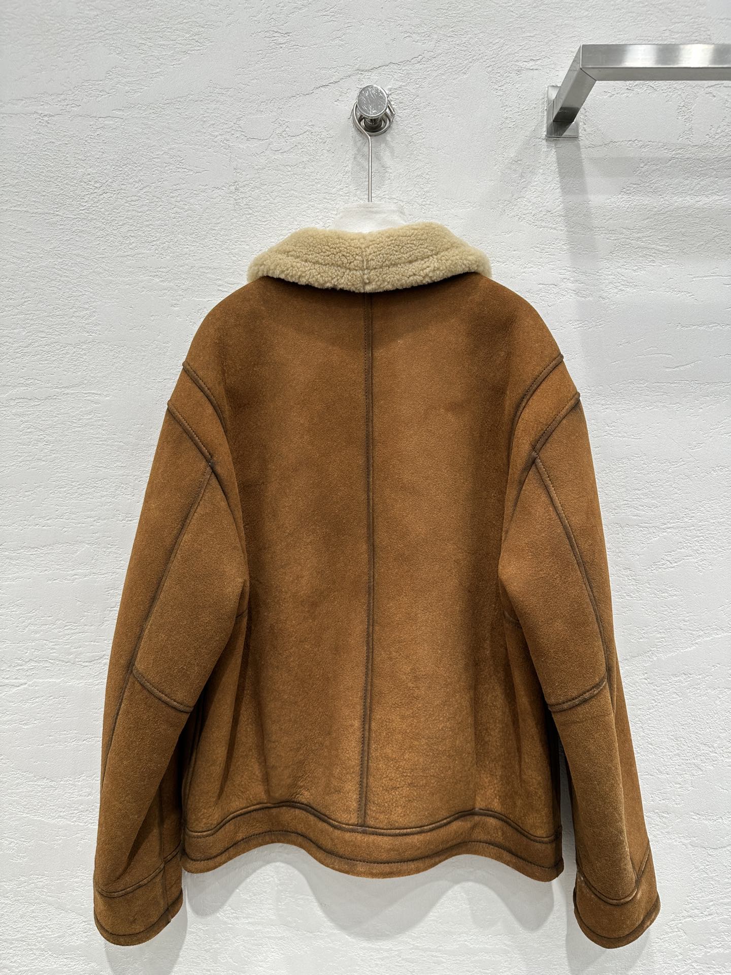 Unique Customized Velvet Suit with Retro Colors and Quality Details - 图片 7