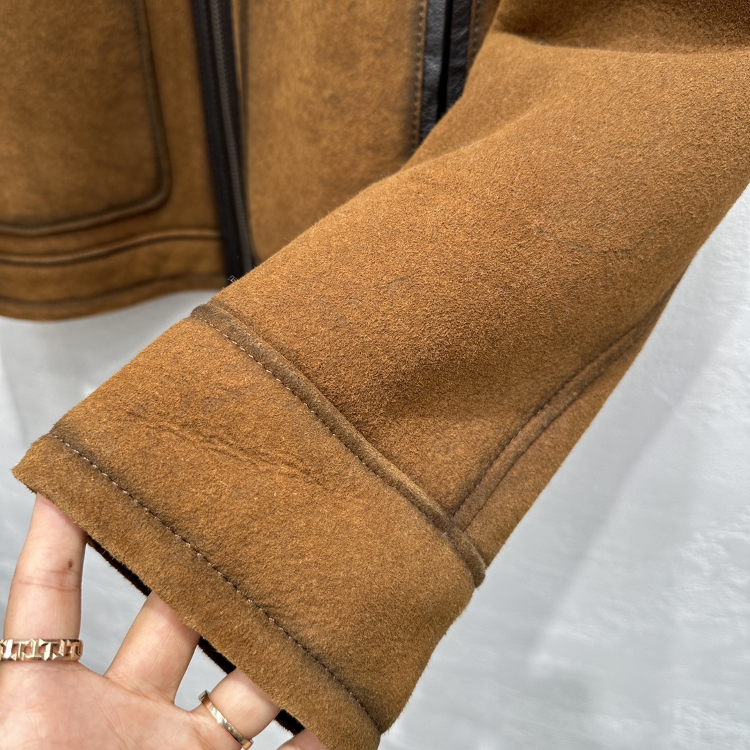 Unique Customized Velvet Suit with Retro Colors and Quality Details - 图片 5