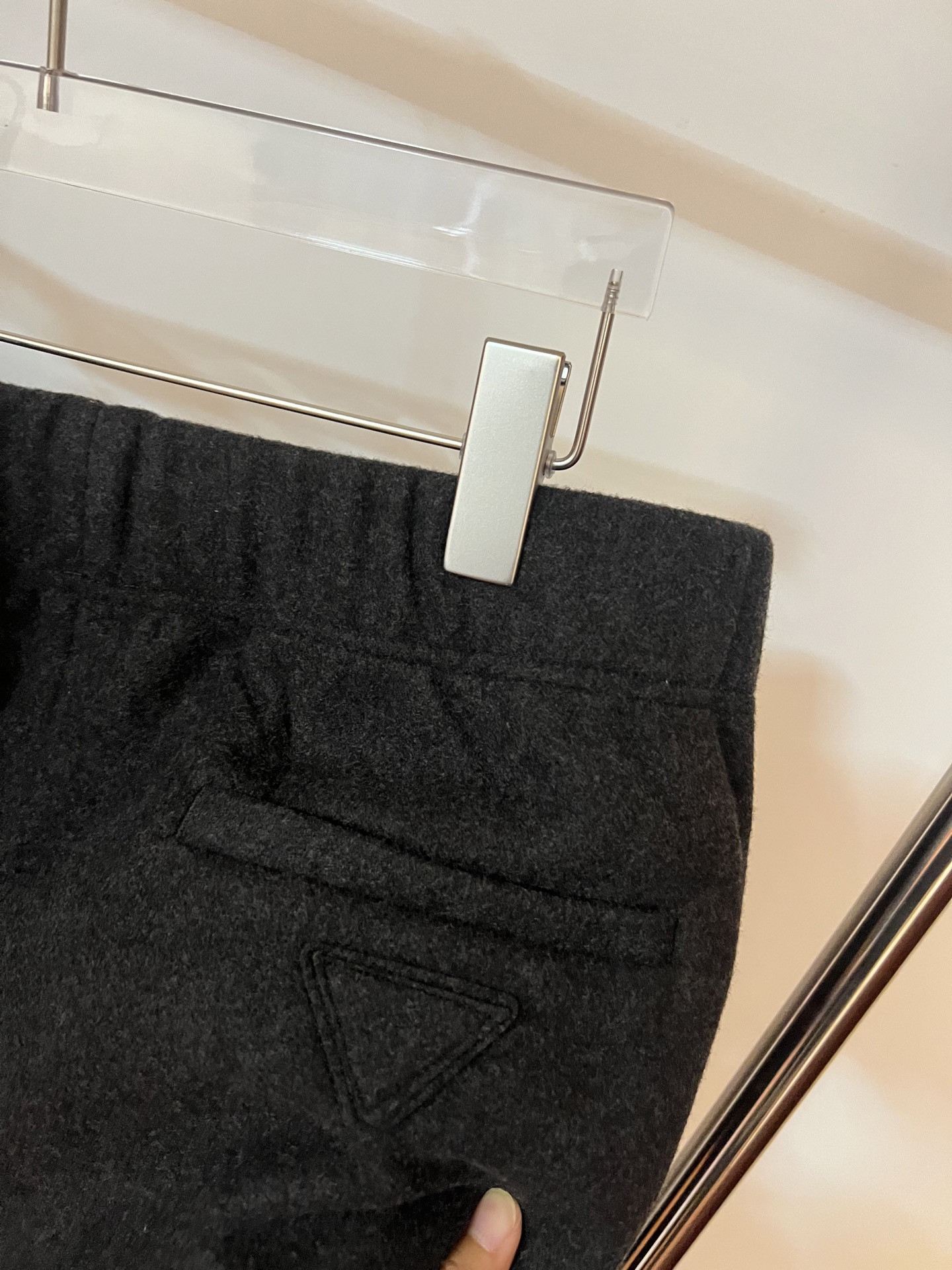 PRADA (羊毛加厚)2025官网同步羊毛工装卫裤 黑色 深灰色 S. M. L. XL. XXL