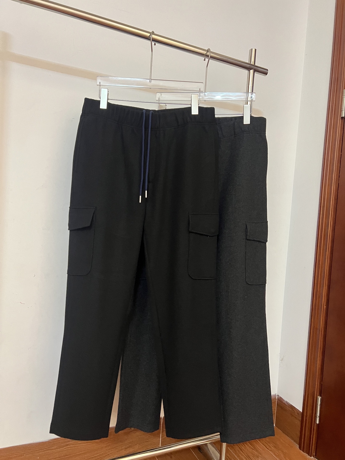 PRADA (羊毛加厚)2025官网同步羊毛工装卫裤 黑色 深灰色 S. M. L. XL. XXL