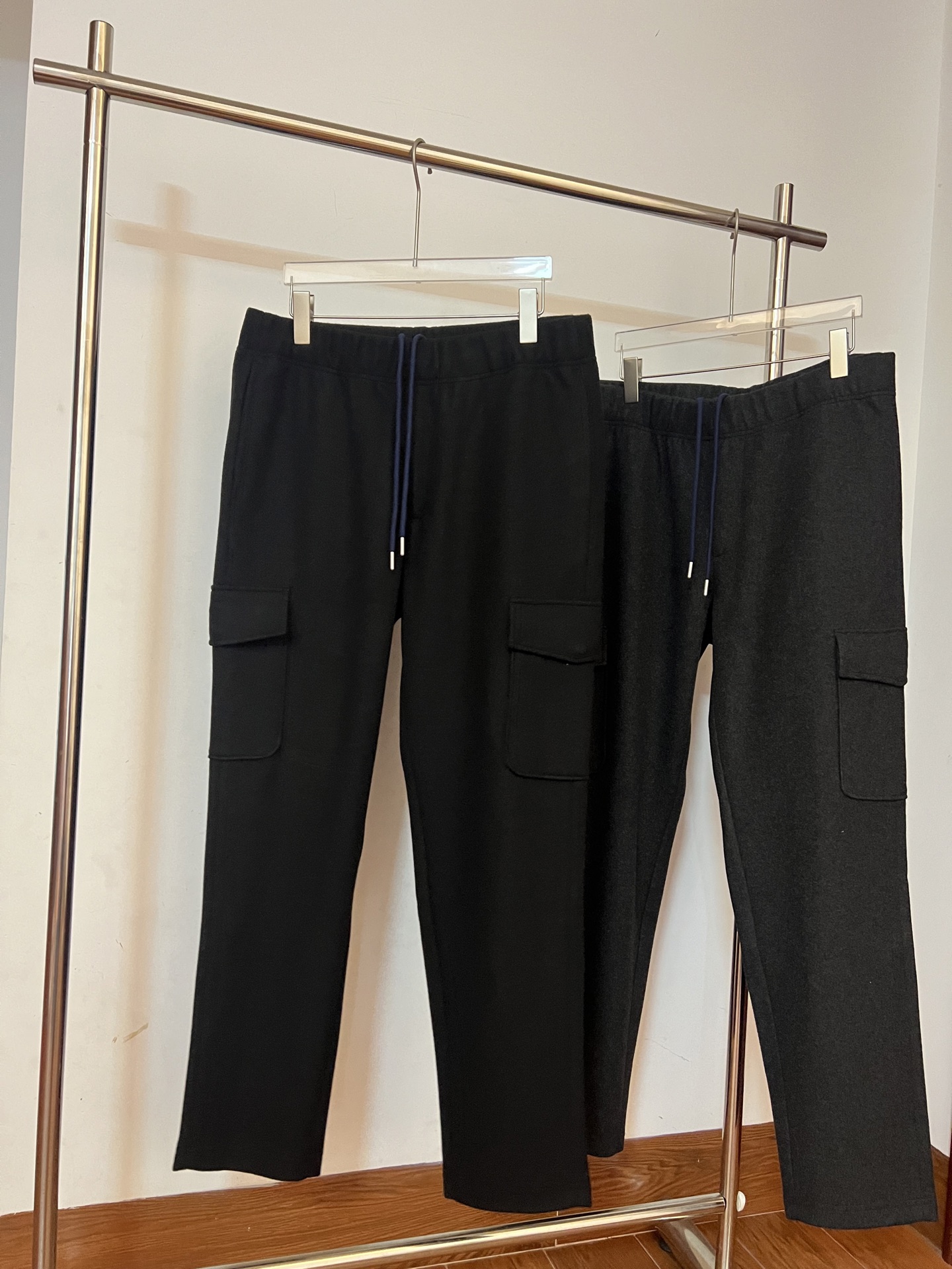 PRADA (羊毛加厚)2025官网同步羊毛工装卫裤 黑色 深灰色 S. M. L. XL. XXL