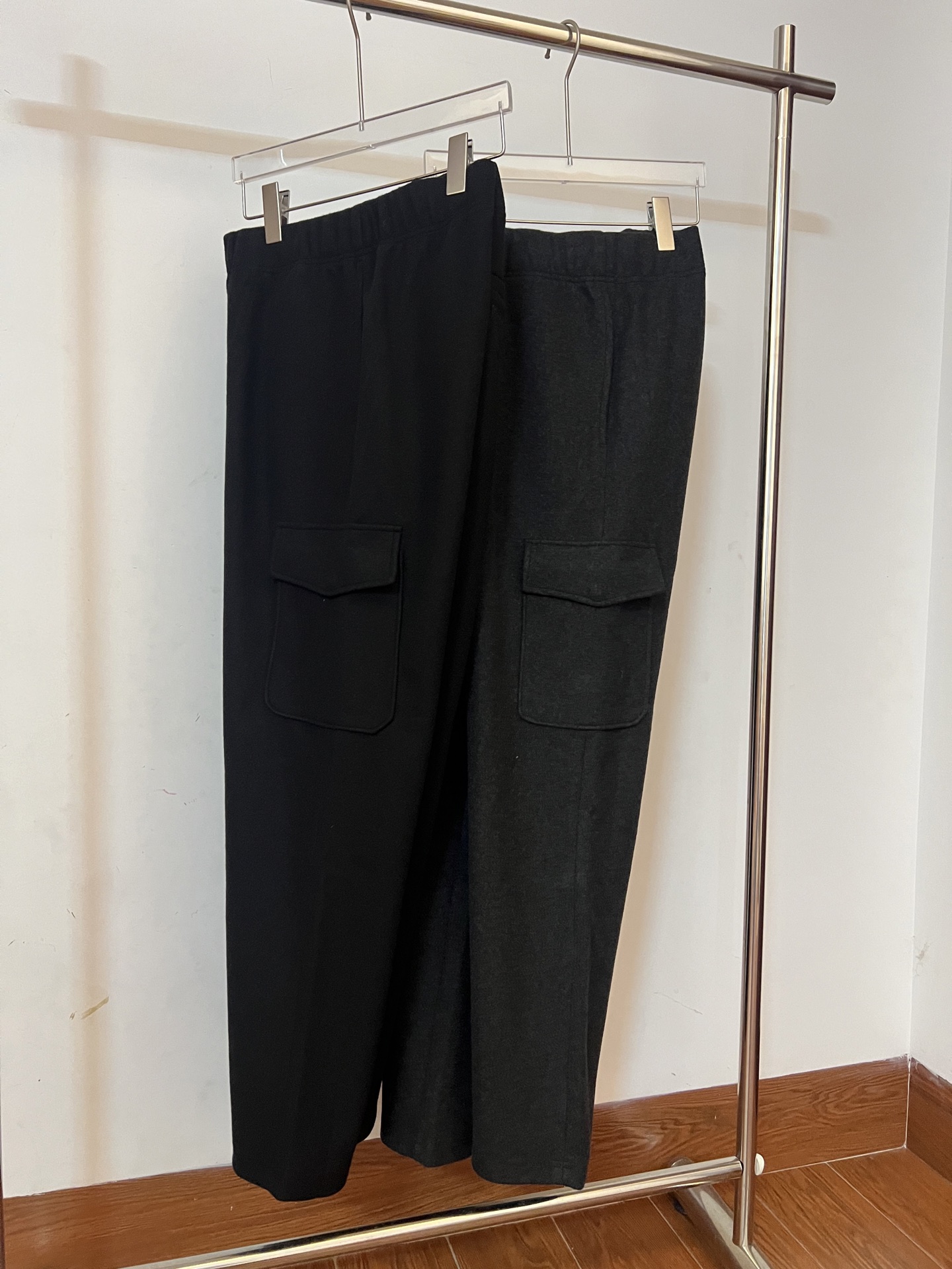 PRADA (羊毛加厚)2025官网同步羊毛工装卫裤 黑色 深灰色 S. M. L. XL. XXL