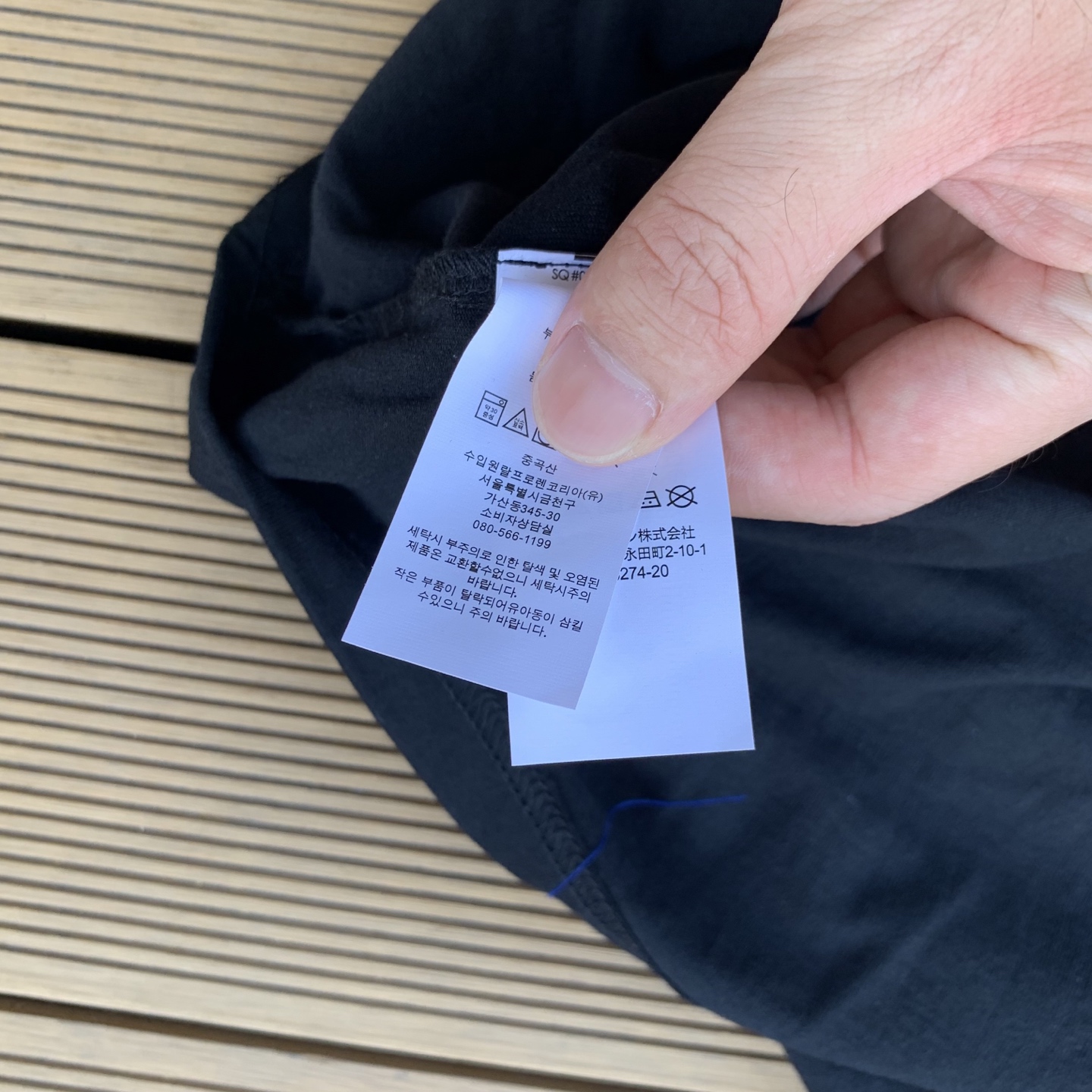 💰55 款号:L07
Ralph Lauren/拉夫劳伦2025夏季新配色纯棉240克大马彩色标印花logoT恤5色
颈部主标LOGO有二维码标,可以扫码验证,采用日本进口机器田岛绣花机打造小马标,色彩鲜明。区别市面LOW货。32支240g亲水爽肤100%纯棉面料舒适柔软,透气性强,主打高端 性价比,好品质无需多说。多种颜色可选,这种无性别风格男生女生都可以尝试,分分钟雅痞的腔调。沉浸于你的一派悠然,复古中自有你的格调。自然、生动、很法式的浪漫情怀,将青春气息与潮流完美融合。
颜色:白色,黑色,藏青,天蓝色,米灰色
码数:S-xL
S肩宽44胸围104袖长23衣长72
M肩宽45胸围108袖长24衣长74
L肩宽46胸围112袖长25衣长76
xL肩宽47胸围116袖长26衣长78