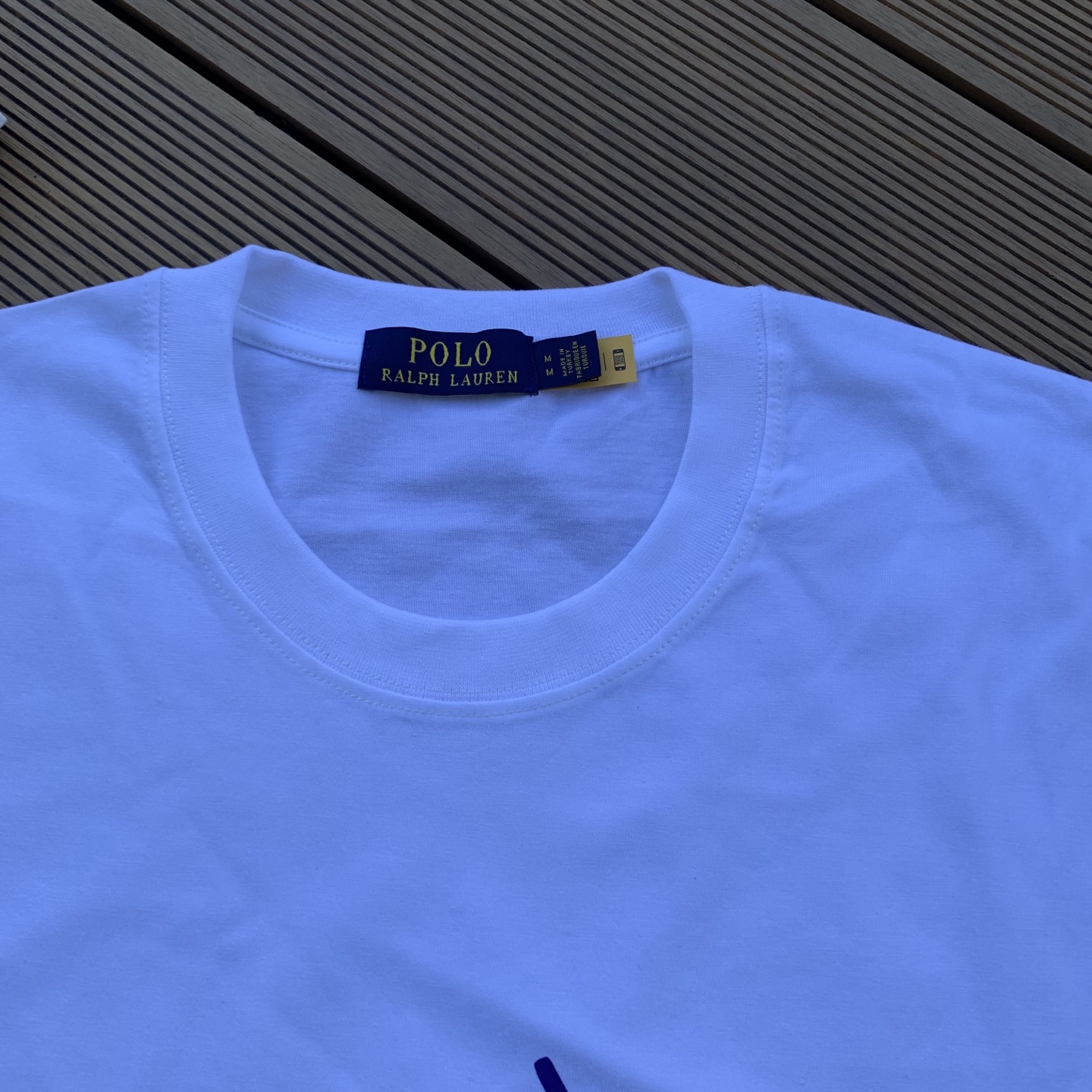 💰55 款号:L07
Ralph Lauren/拉夫劳伦2025夏季新配色纯棉240克大马彩色标印花logoT恤5色
颈部主标LOGO有二维码标,可以扫码验证,采用日本进口机器田岛绣花机打造小马标,色彩鲜明。区别市面LOW货。32支240g亲水爽肤100%纯棉面料舒适柔软,透气性强,主打高端 性价比,好品质无需多说。多种颜色可选,这种无性别风格男生女生都可以尝试,分分钟雅痞的腔调。沉浸于你的一派悠然,复古中自有你的格调。自然、生动、很法式的浪漫情怀,将青春气息与潮流完美融合。
颜色:白色,黑色,藏青,天蓝色,米灰色
码数:S-xL
S肩宽44胸围104袖长23衣长72
M肩宽45胸围108袖长24衣长74
L肩宽46胸围112袖长25衣长76
xL肩宽47胸围116袖长26衣长78