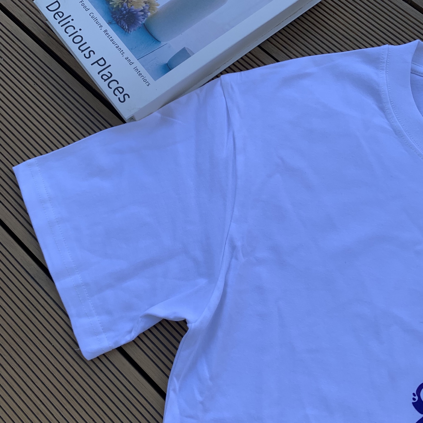 💰55 款号:L07
Ralph Lauren/拉夫劳伦2025夏季新配色纯棉240克大马彩色标印花logoT恤5色
颈部主标LOGO有二维码标,可以扫码验证,采用日本进口机器田岛绣花机打造小马标,色彩鲜明。区别市面LOW货。32支240g亲水爽肤100%纯棉面料舒适柔软,透气性强,主打高端 性价比,好品质无需多说。多种颜色可选,这种无性别风格男生女生都可以尝试,分分钟雅痞的腔调。沉浸于你的一派悠然,复古中自有你的格调。自然、生动、很法式的浪漫情怀,将青春气息与潮流完美融合。
颜色:白色,黑色,藏青,天蓝色,米灰色
码数:S-xL
S肩宽44胸围104袖长23衣长72
M肩宽45胸围108袖长24衣长74
L肩宽46胸围112袖长25衣长76
xL肩宽47胸围116袖长26衣长78