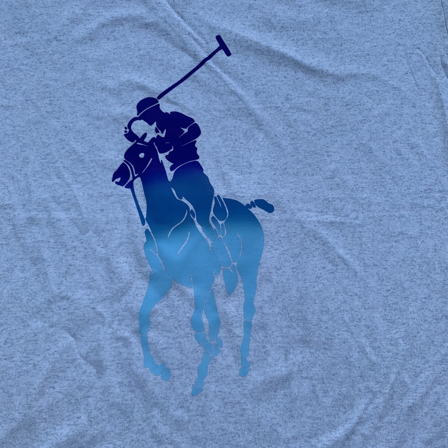 💰55 款号:L07
Ralph Lauren/拉夫劳伦2025夏季新配色纯棉240克大马彩色标印花logoT恤5色
颈部主标LOGO有二维码标,可以扫码验证,采用日本进口机器田岛绣花机打造小马标,色彩鲜明。区别市面LOW货。32支240g亲水爽肤100%纯棉面料舒适柔软,透气性强,主打高端 性价比,好品质无需多说。多种颜色可选,这种无性别风格男生女生都可以尝试,分分钟雅痞的腔调。沉浸于你的一派悠然,复古中自有你的格调。自然、生动、很法式的浪漫情怀,将青春气息与潮流完美融合。
颜色:白色,黑色,藏青,天蓝色,米灰色
码数:S-xL
S肩宽44胸围104袖长23衣长72
M肩宽45胸围108袖长24衣长74
L肩宽46胸围112袖长25衣长76
xL肩宽47胸围116袖长26衣长78