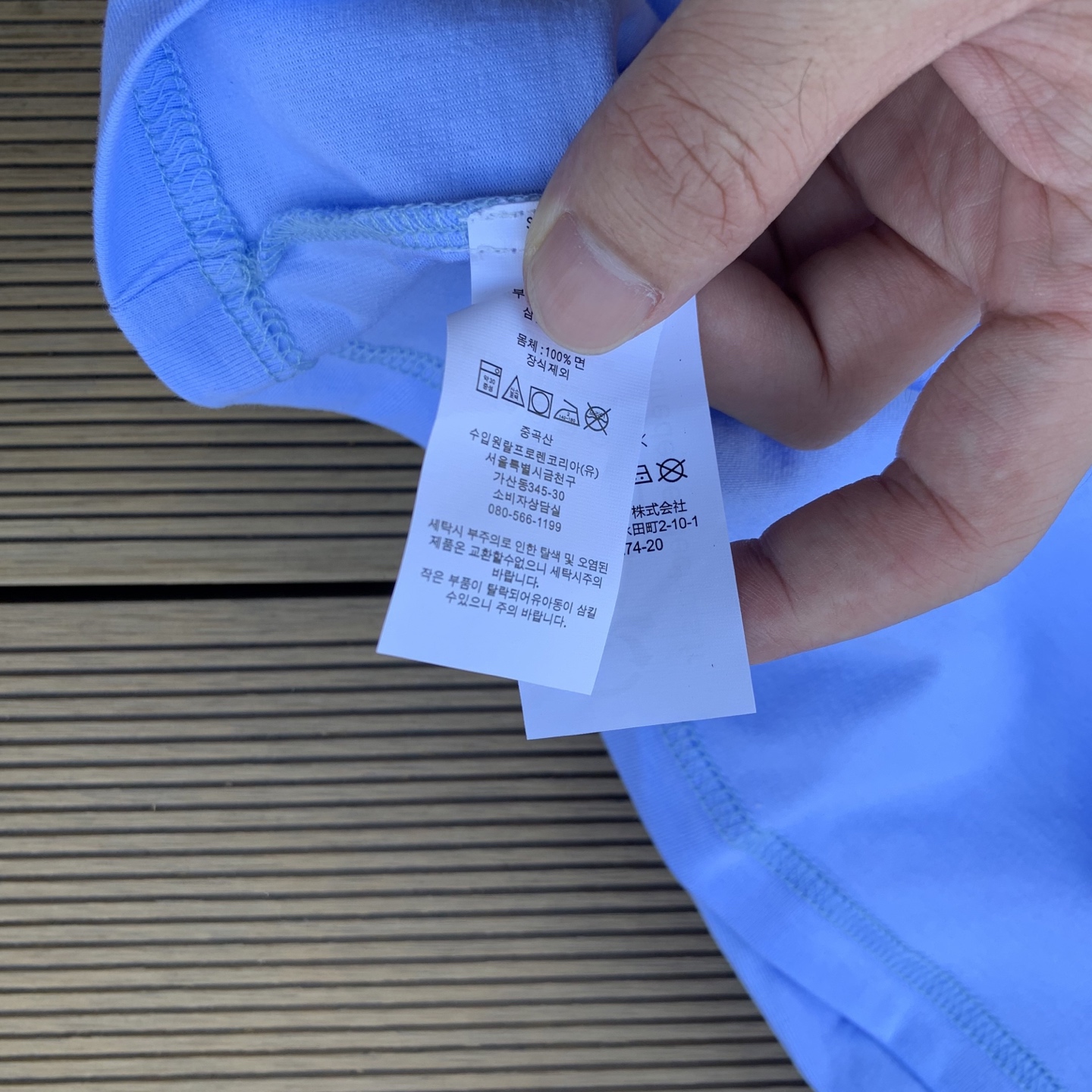 💰55   款号：L07
Ralph Lauren/拉夫劳伦2025夏季新配色纯棉240克大马彩色标印花logoT恤5色
颈部主标LOGO有二维码标，可以扫码验证，采用日本进口机器田岛绣花机打造小马标，色彩鲜明。区别市面LOW货。32支240g亲水爽肤100%纯棉面料舒适柔软，透气性强，主打高端 性价比，好品质无需多说。多种颜色可选，这种无性别风格男生女生都可以尝试，分分钟雅痞的腔调。沉浸于你的一派悠然，复古中自有你的格调。自然、生动、很法式的浪漫情怀，将青春气息与潮流完美融合。
颜色：白色，黑色，藏青，天蓝色，米灰色
码数：S-xL
S肩宽44胸围104袖长23衣长72
M肩宽45胸围108袖长24衣长74
L肩宽46胸围112袖长25衣长76
xL肩宽47胸围116袖长26衣长78