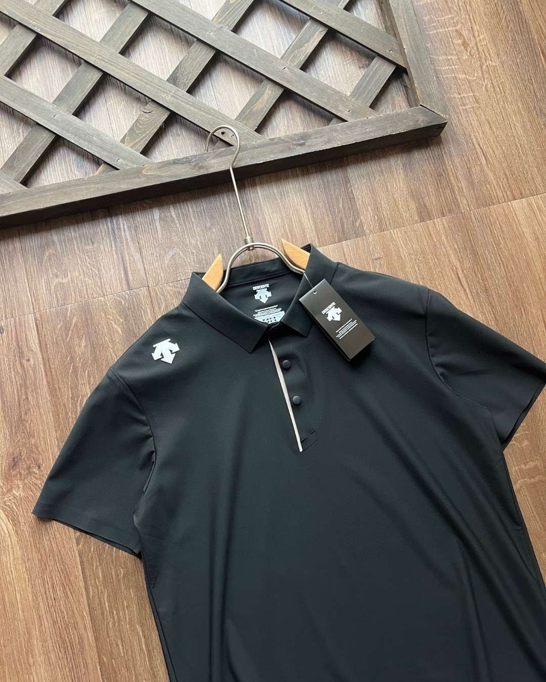 供货价:90💰『免税特供篇』旗舰店在售,热销推选,原包装➕原吊牌
DESCENTE/迪桑特夏季新款!高版本,质量很好。经典翻领胸前硅胶小标运动男款短袖男士Polo衫。
进口速干精梳珠地面料冰丝凉感亲肤舒爽,不粘身不黏腻!排汗吸湿!这款迪家的POLO衫,遵循并致敬精典!
采用了小翻领+门襟排扣的设计,隽永又儒雅,运动且商务!
肩膀上印有经典LOGO,高温硅胶的工艺加持,增加了设计的趣味性和观赏度
整体立体剪裁,拼块居多!跟贴合人体运动科学。绿色拼接黑色更是很突出,让人眼前一亮‼整体既有严谨的精英范,又有利落阳光的运动感,彰显品牌魅力 !
其具有十分优越的色牢度、耐皂洗、耐光汗复合和耐摩擦,长久穿着与洗涤仍能维持饱满的色泽度!
自问世以来、TOUGH面料以不易变形、不易褪色以及快递干爽的三大优势
颜色: 黑色 藏青 卡其 蓝色
M:肩宽44.5 胸围96 衣长65 袖长19 建议90-115斤
L:肩宽45.5 胸围100 衣长67 袖长20 建议115-130斤
XL:肩宽47.5 胸围104 衣长69 袖长21 建议130-145斤
2XL:肩宽49 胸围108 衣长71 袖长22 建议145-165斤
3XL:肩宽50.5 胸围112 衣长73 袖长23 建议165-180斤
4XL:肩宽52 胸围116 衣长75 袖长24 建议180-200斤