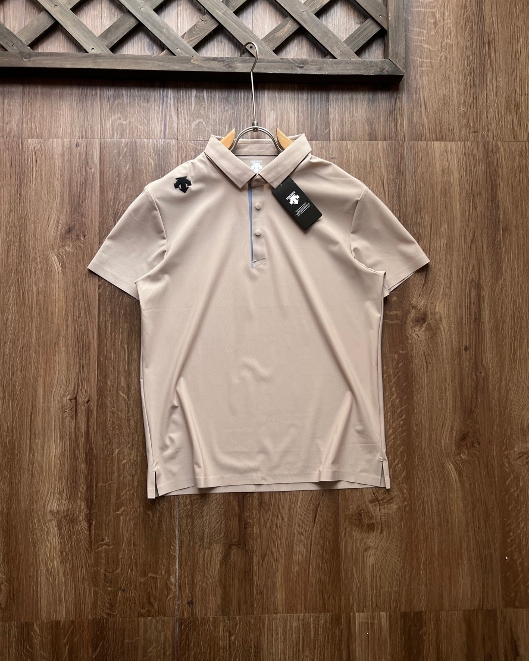 供货价:90💰『免税特供篇』旗舰店在售,热销推选,原包装➕原吊牌
DESCENTE/迪桑特夏季新款!高版本,质量很好。经典翻领胸前硅胶小标运动男款短袖男士Polo衫。
进口速干精梳珠地面料冰丝凉感亲肤舒爽,不粘身不黏腻!排汗吸湿!这款迪家的POLO衫,遵循并致敬精典!
采用了小翻领+门襟排扣的设计,隽永又儒雅,运动且商务!
肩膀上印有经典LOGO,高温硅胶的工艺加持,增加了设计的趣味性和观赏度
整体立体剪裁,拼块居多!跟贴合人体运动科学。绿色拼接黑色更是很突出,让人眼前一亮‼整体既有严谨的精英范,又有利落阳光的运动感,彰显品牌魅力 !
其具有十分优越的色牢度、耐皂洗、耐光汗复合和耐摩擦,长久穿着与洗涤仍能维持饱满的色泽度!
自问世以来、TOUGH面料以不易变形、不易褪色以及快递干爽的三大优势
颜色: 黑色 藏青 卡其 蓝色
M:肩宽44.5 胸围96 衣长65 袖长19 建议90-115斤
L:肩宽45.5 胸围100 衣长67 袖长20 建议115-130斤
XL:肩宽47.5 胸围104 衣长69 袖长21 建议130-145斤
2XL:肩宽49 胸围108 衣长71 袖长22 建议145-165斤
3XL:肩宽50.5 胸围112 衣长73 袖长23 建议165-180斤
4XL:肩宽52 胸围116 衣长75 袖长24 建议180-200斤