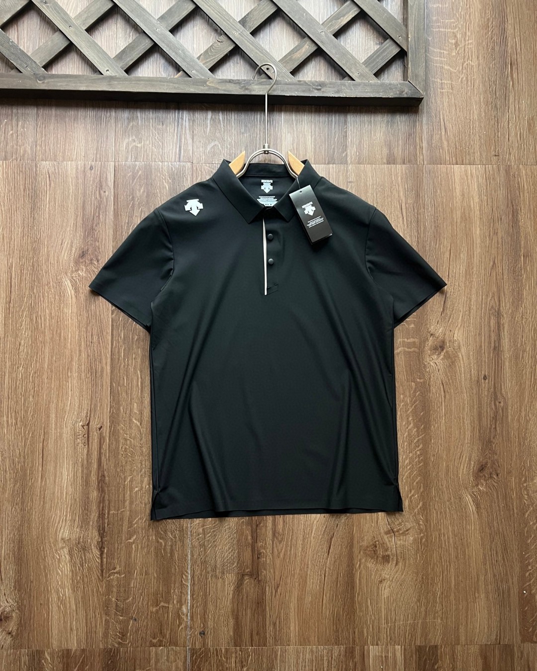 供货价:90💰『免税特供篇』旗舰店在售,热销推选,原包装➕原吊牌
DESCENTE/迪桑特夏季新款!高版本,质量很好。经典翻领胸前硅胶小标运动男款短袖男士Polo衫。
进口速干精梳珠地面料冰丝凉感亲肤舒爽,不粘身不黏腻!排汗吸湿!这款迪家的POLO衫,遵循并致敬精典!
采用了小翻领+门襟排扣的设计,隽永又儒雅,运动且商务!
肩膀上印有经典LOGO,高温硅胶的工艺加持,增加了设计的趣味性和观赏度
整体立体剪裁,拼块居多!跟贴合人体运动科学。绿色拼接黑色更是很突出,让人眼前一亮‼整体既有严谨的精英范,又有利落阳光的运动感,彰显品牌魅力 !
其具有十分优越的色牢度、耐皂洗、耐光汗复合和耐摩擦,长久穿着与洗涤仍能维持饱满的色泽度!
自问世以来、TOUGH面料以不易变形、不易褪色以及快递干爽的三大优势
颜色: 黑色 藏青 卡其 蓝色
M:肩宽44.5 胸围96 衣长65 袖长19 建议90-115斤
L:肩宽45.5 胸围100 衣长67 袖长20 建议115-130斤
XL:肩宽47.5 胸围104 衣长69 袖长21 建议130-145斤
2XL:肩宽49 胸围108 衣长71 袖长22 建议145-165斤
3XL:肩宽50.5 胸围112 衣长73 袖长23 建议165-180斤
4XL:肩宽52 胸围116 衣长75 袖长24 建议180-200斤