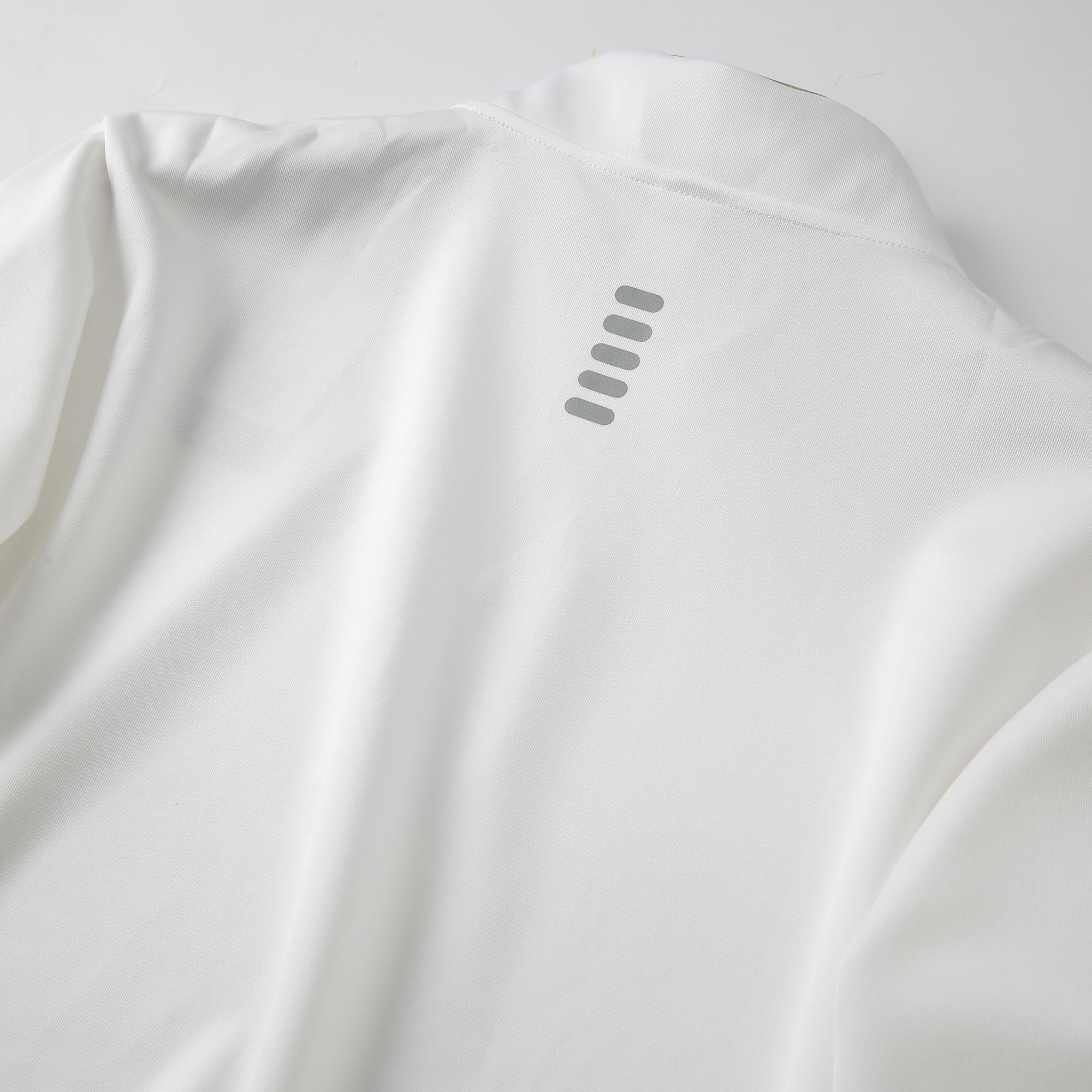 🛒购物价： 💰160
可隆2025秋季新款 SYSTEM_A FARADAY HALF 男女同款1/2拉链连帽外套卫衣 可隆系的款，版型不用多说 立体裁剪工艺柔软蓬松，可直接贴身穿，胸前B1267拉链口袋点缀 增强户外休闲感 单穿，或是内搭做冲锋衣服内胆都可以 舒适，保暖，有型！ 

颜色: 黑色 白色 藏青色
 尺码: M-4XL(见图九)







