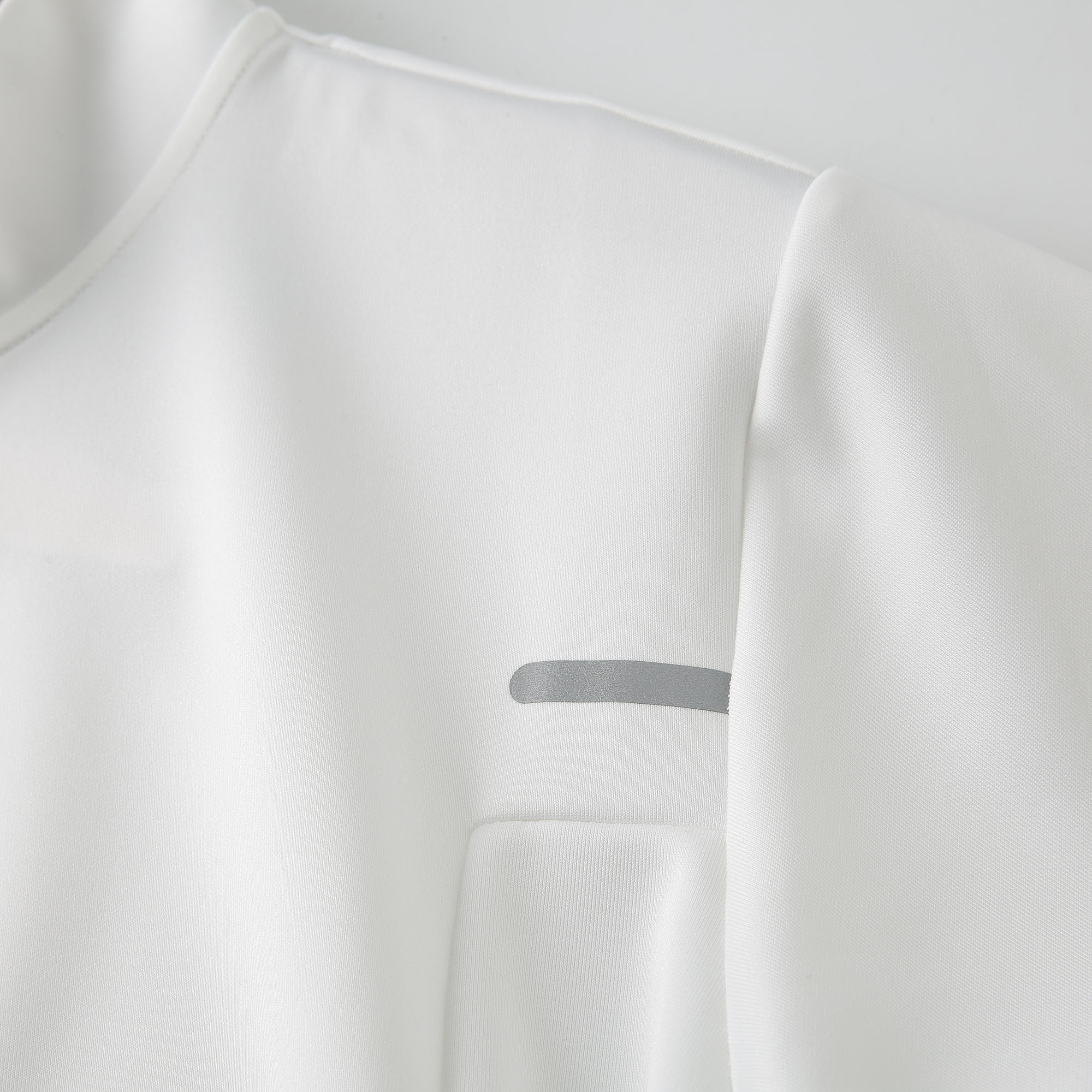 🛒购物价： 💰160
可隆2025秋季新款 SYSTEM_A FARADAY HALF 男女同款1/2拉链连帽外套卫衣 可隆系的款，版型不用多说 立体裁剪工艺柔软蓬松，可直接贴身穿，胸前B1267拉链口袋点缀 增强户外休闲感 单穿，或是内搭做冲锋衣服内胆都可以 舒适，保暖，有型！ 

颜色: 黑色 白色 藏青色
 尺码: M-4XL(见图九)







