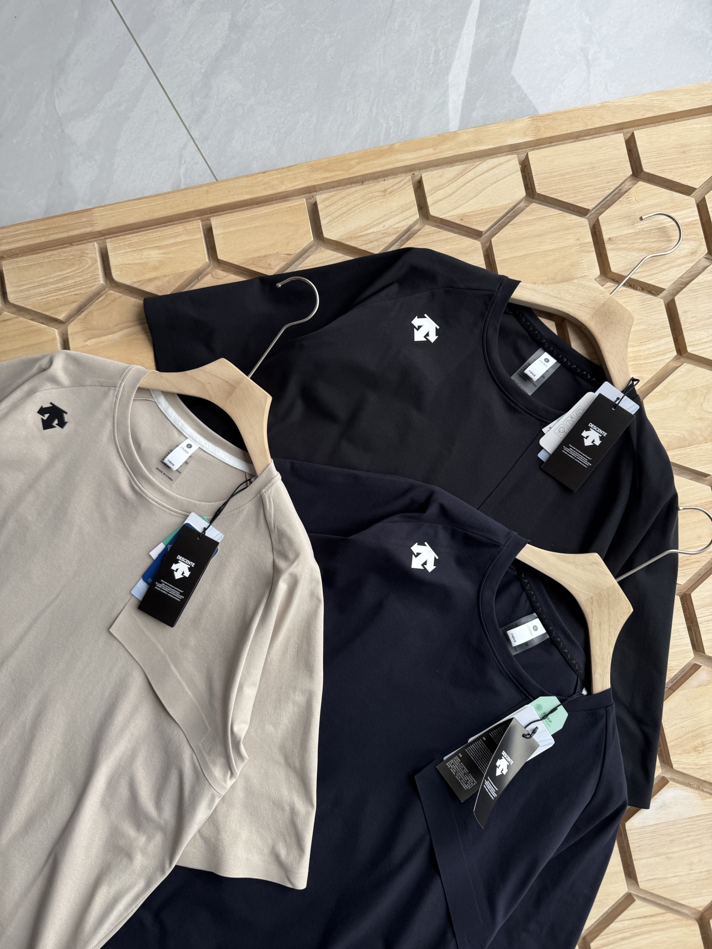 Alternative view of T-Shirt 08290