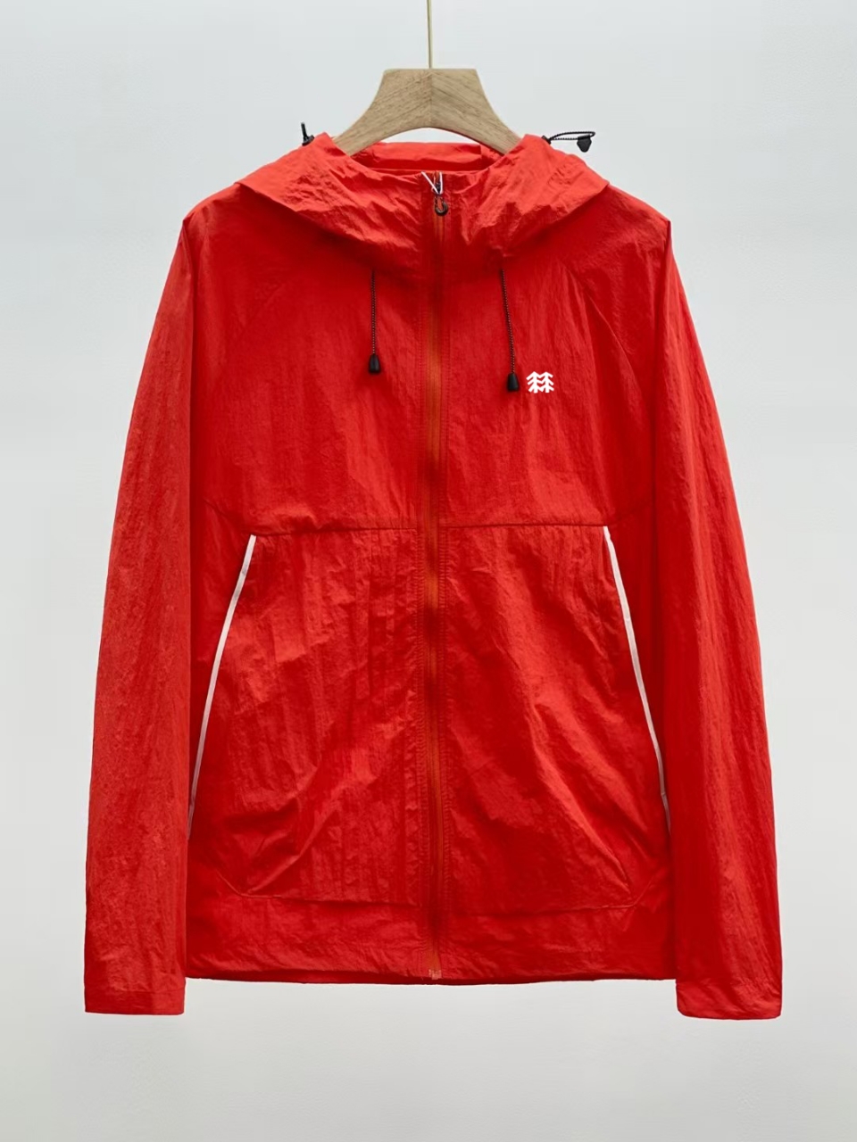 Alternative view of Windbreaker 03886