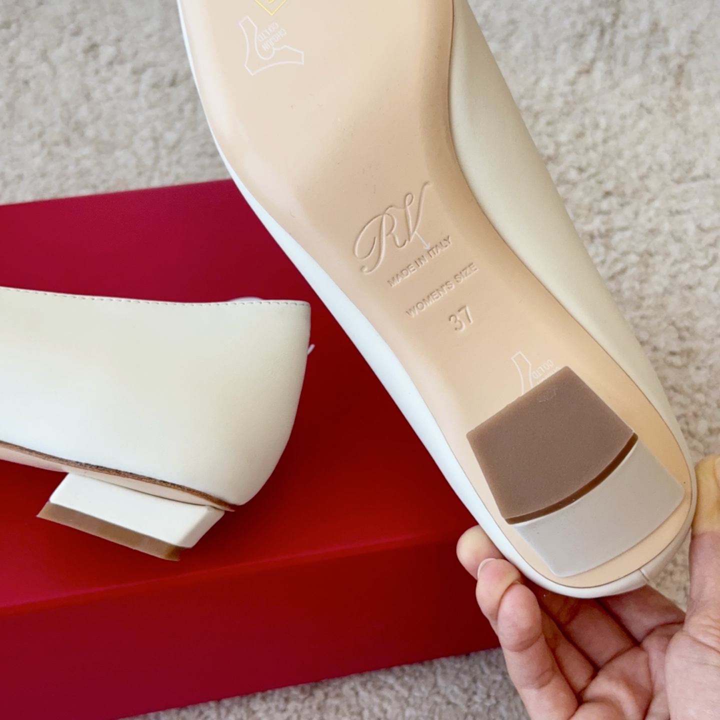 Roger Vivier RV Belle Vivier玳瑁扣牛皮系列