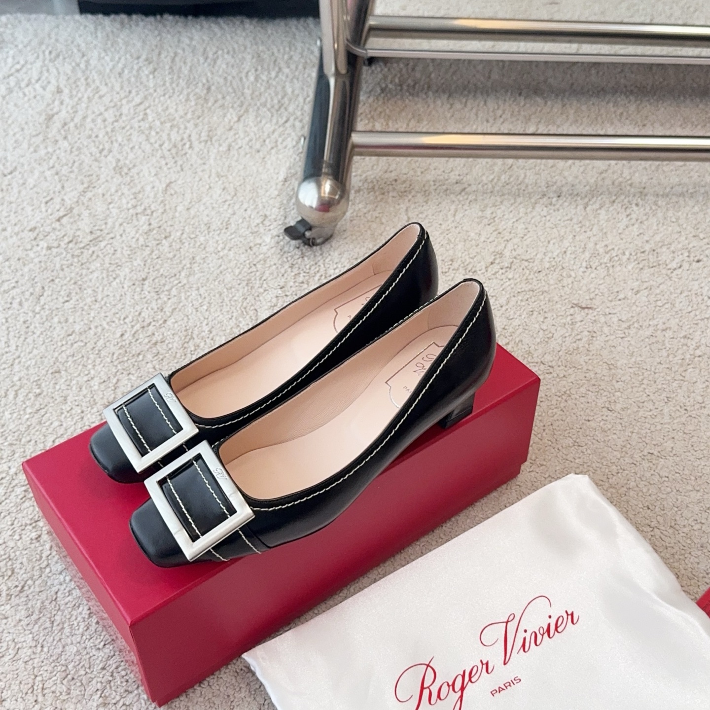 Roger Vivier RV早春新品缝线Trompette系列