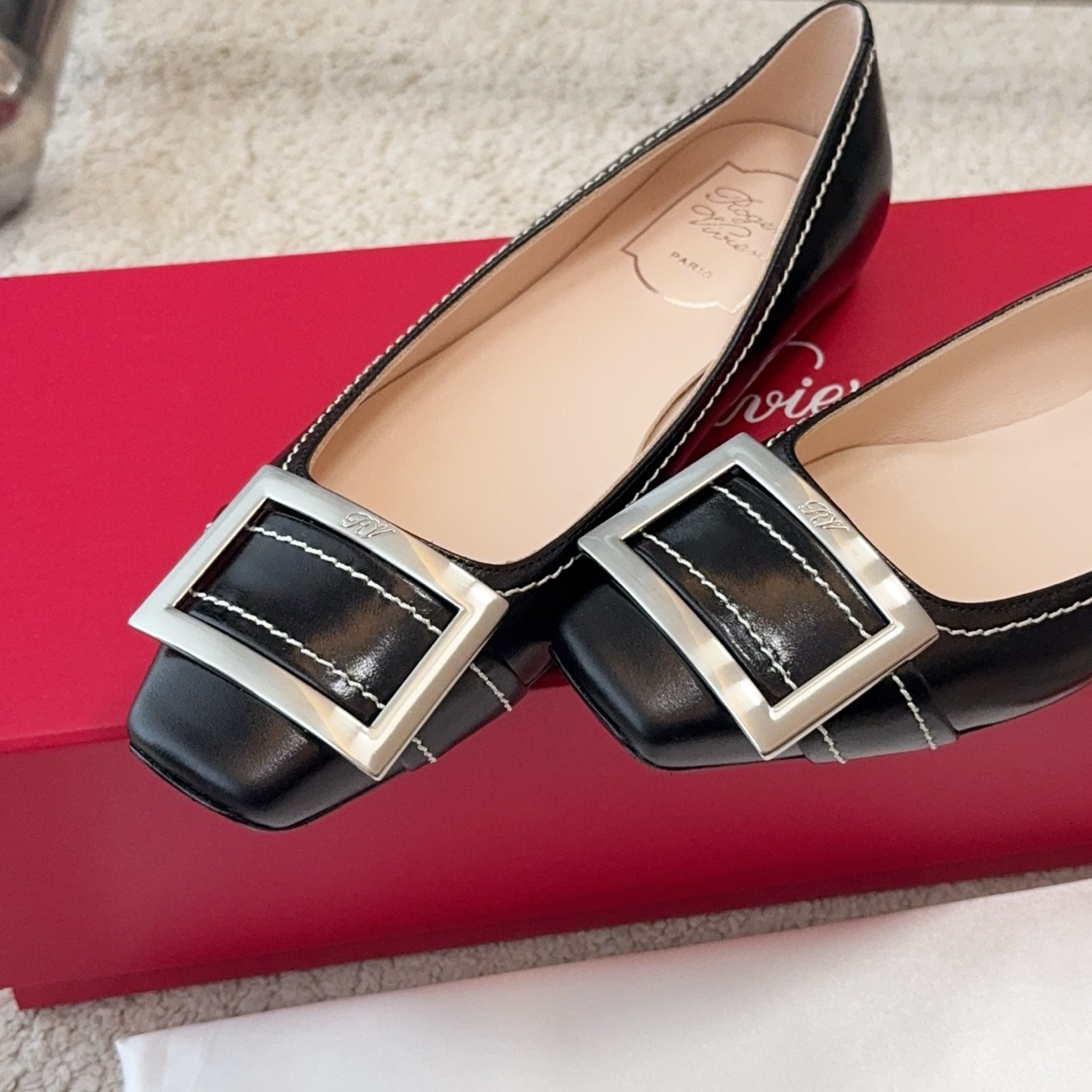 Roger Vivier RV早春新品缝线Trompette系列