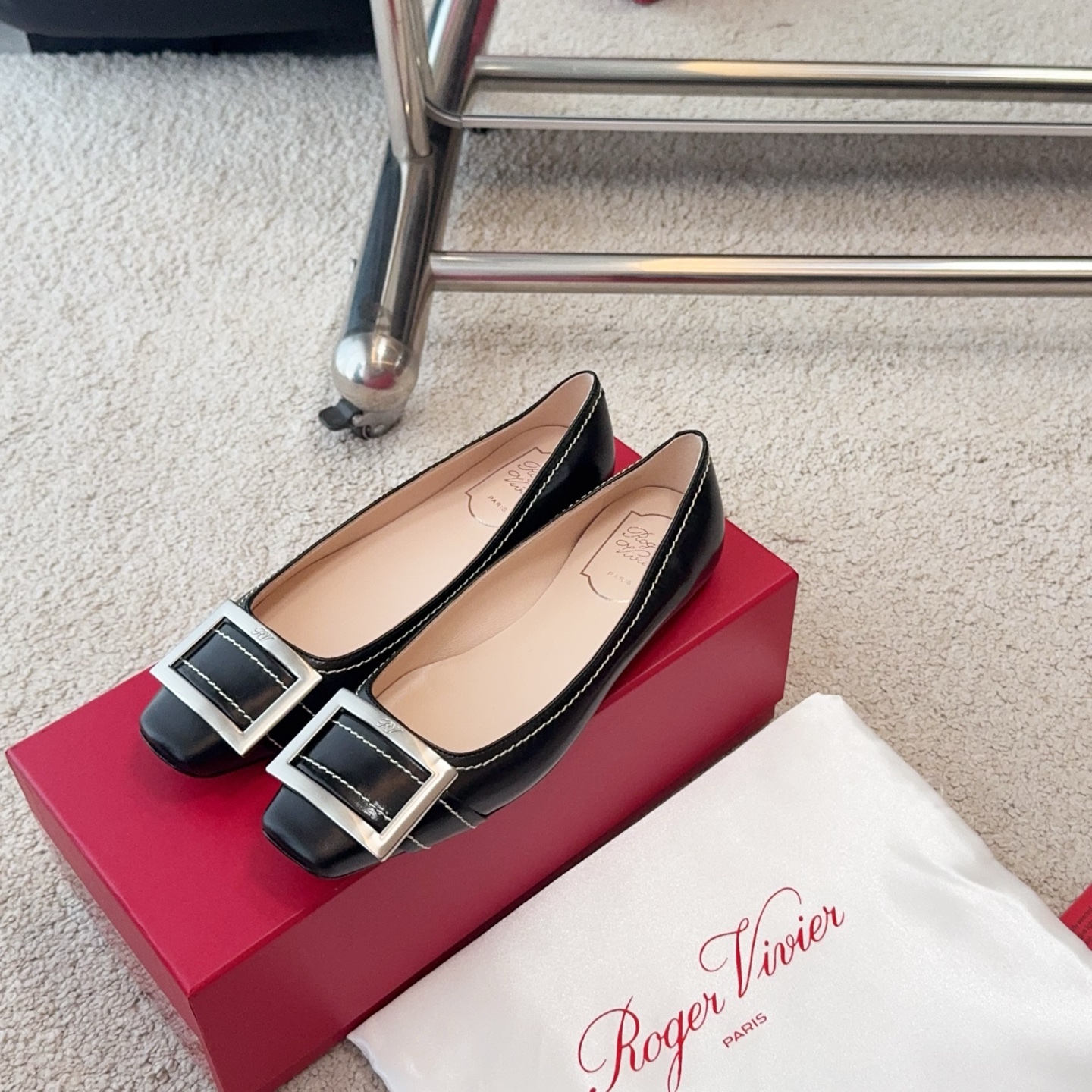 Roger Vivier RV早春新品缝线Trompette系列