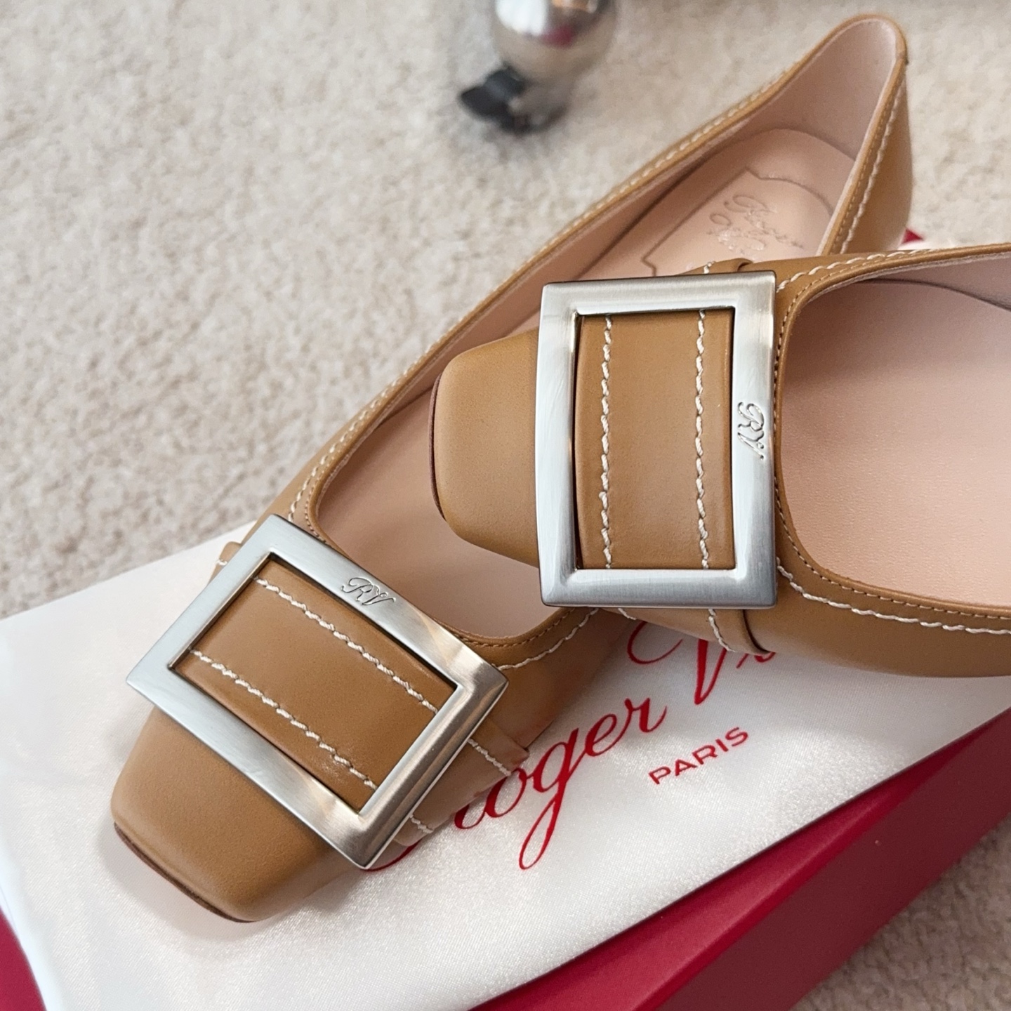 Roger Vivier RV早春新品缝线Trompette系列