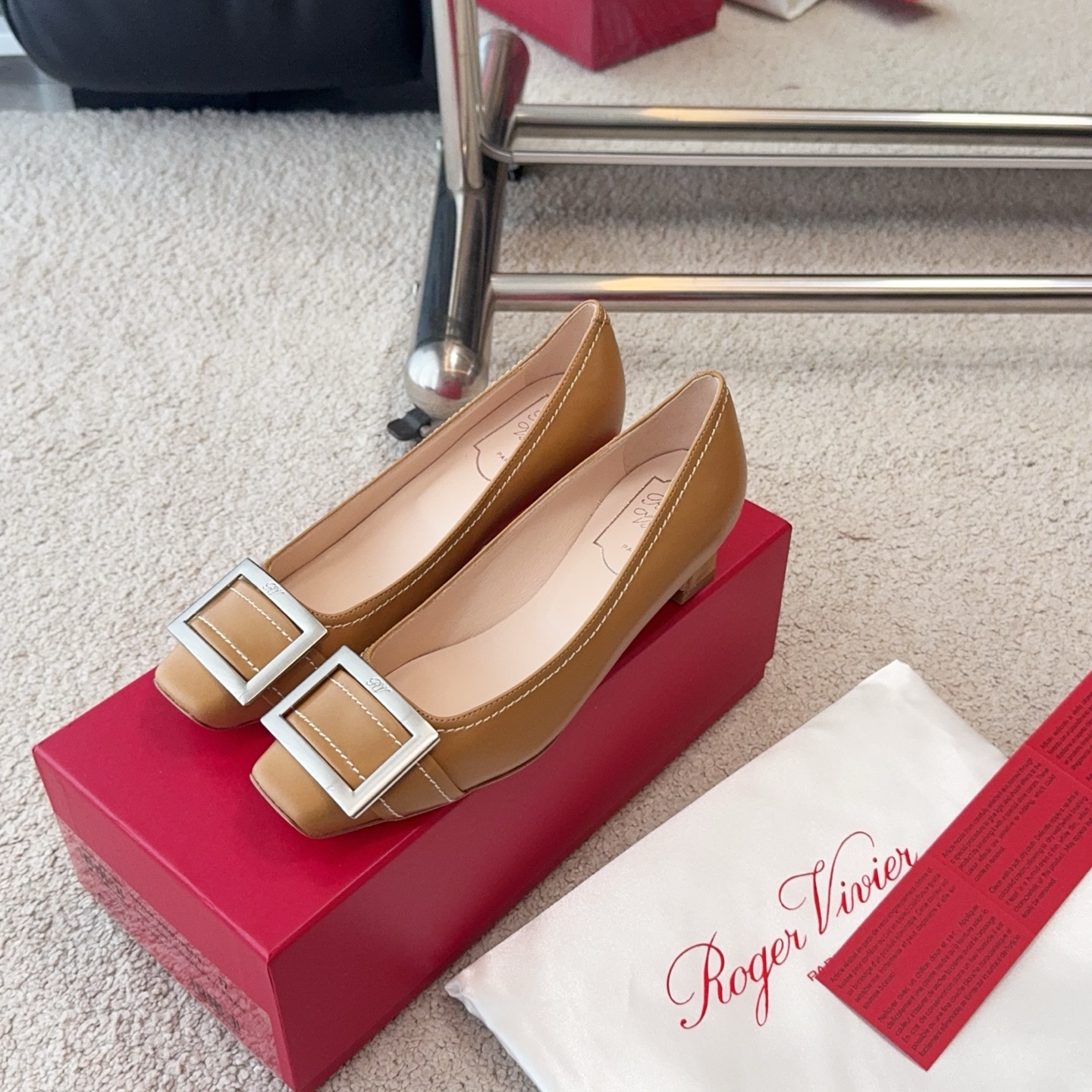 Roger Vivier RV早春新品缝线Trompette系列
