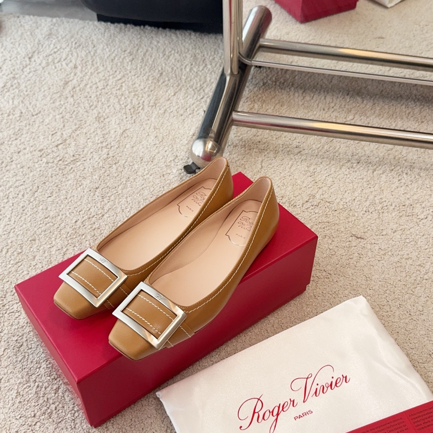 Roger Vivier RV早春新品缝线Trompette系列