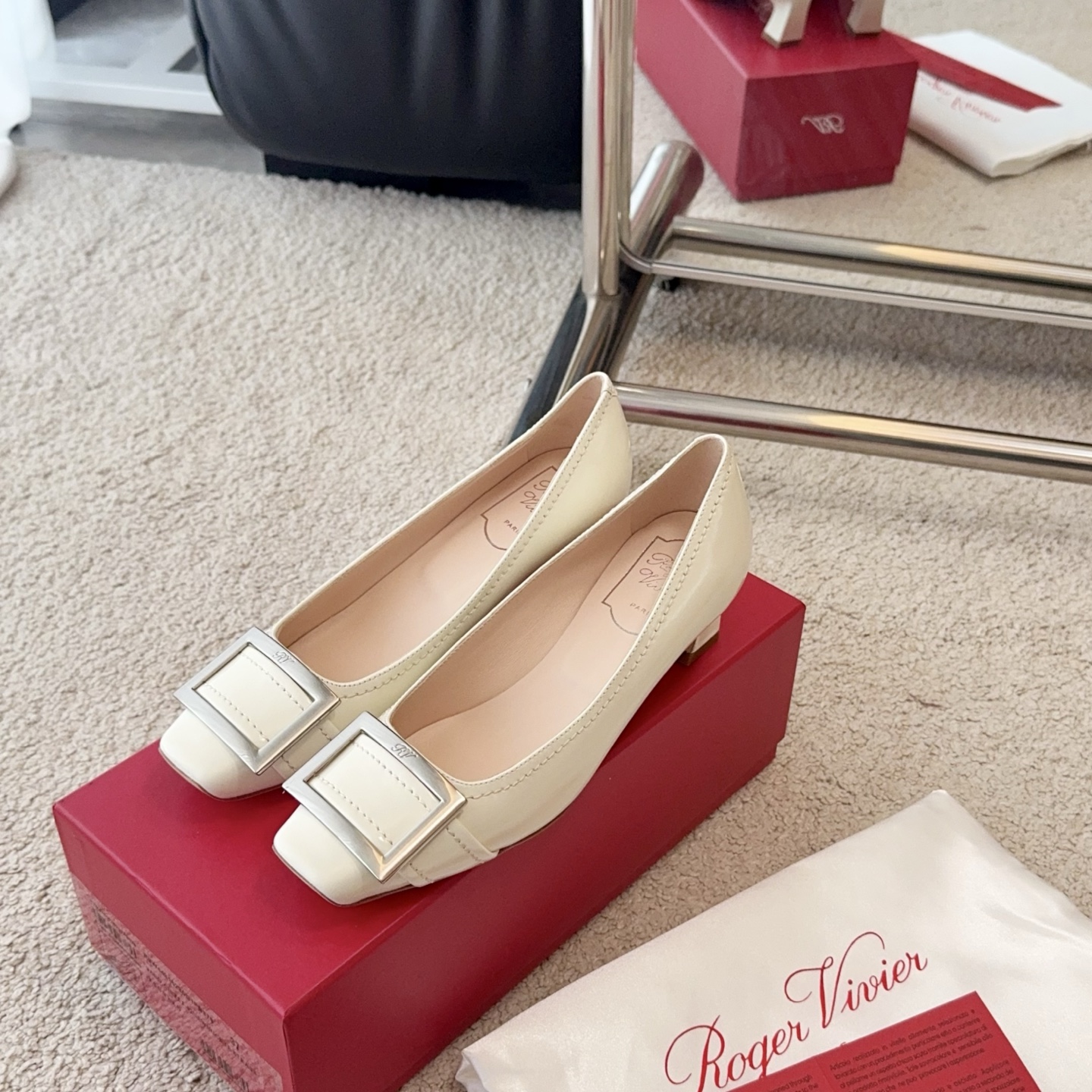 Roger Vivier RV早春新品缝线Trompette系列