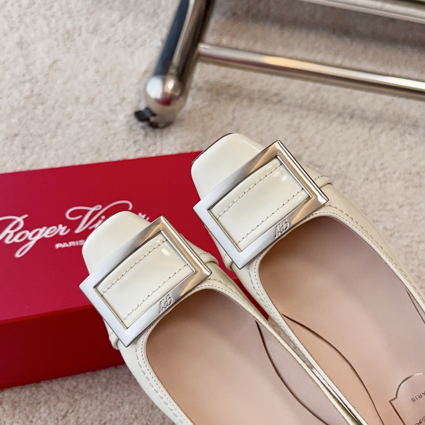 Roger Vivier RV早春新品缝线Trompette系列