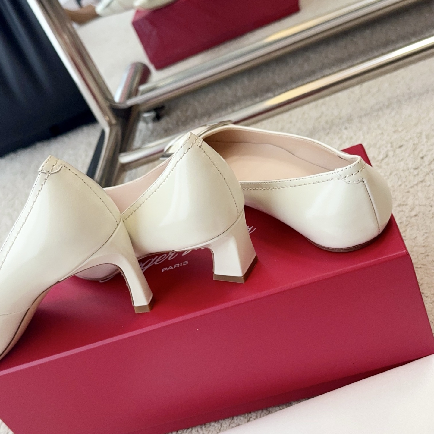 Roger Vivier RV早春新品缝线Trompette系列