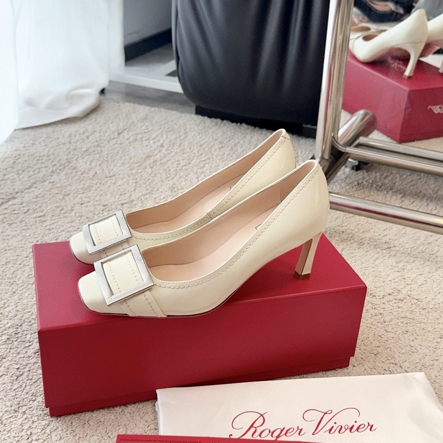 Roger Vivier RV早春新品缝线Trompette系列