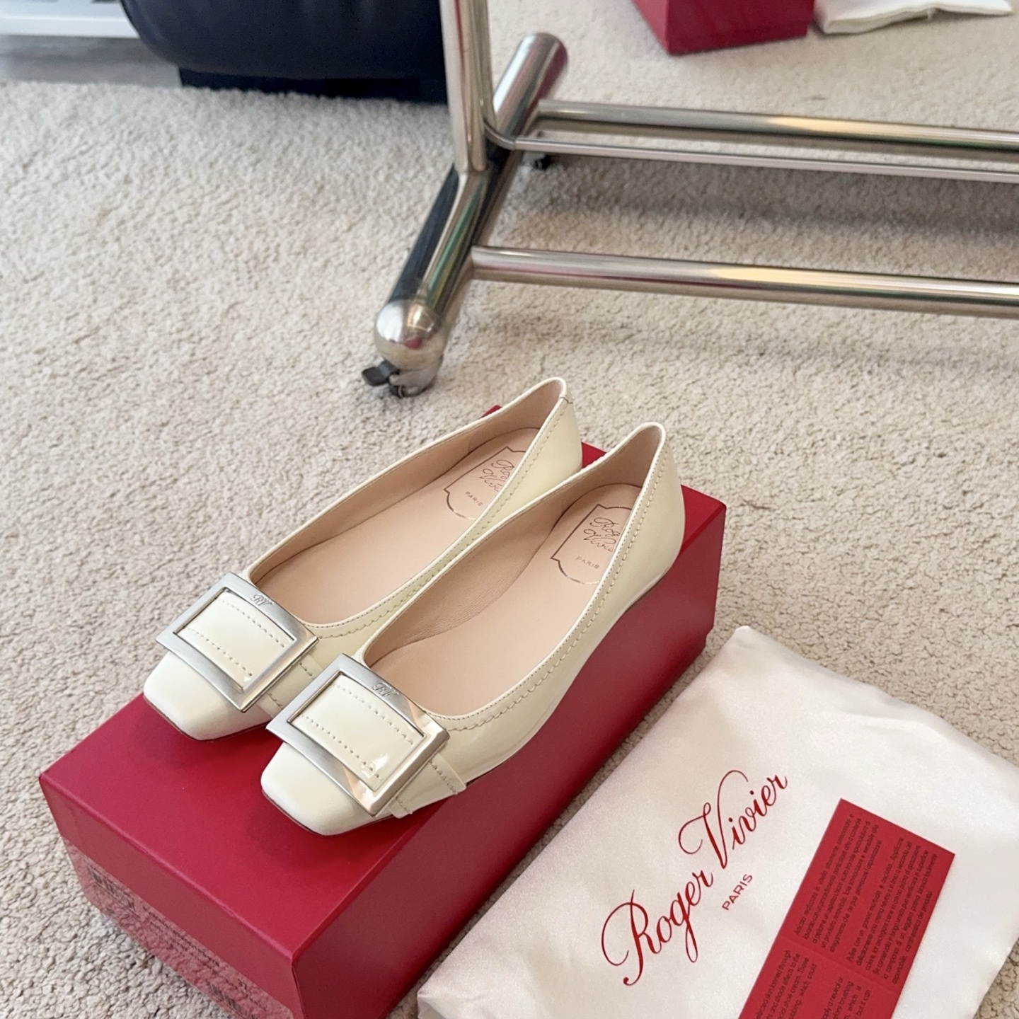 Roger Vivier RV早春新品缝线Trompette系列