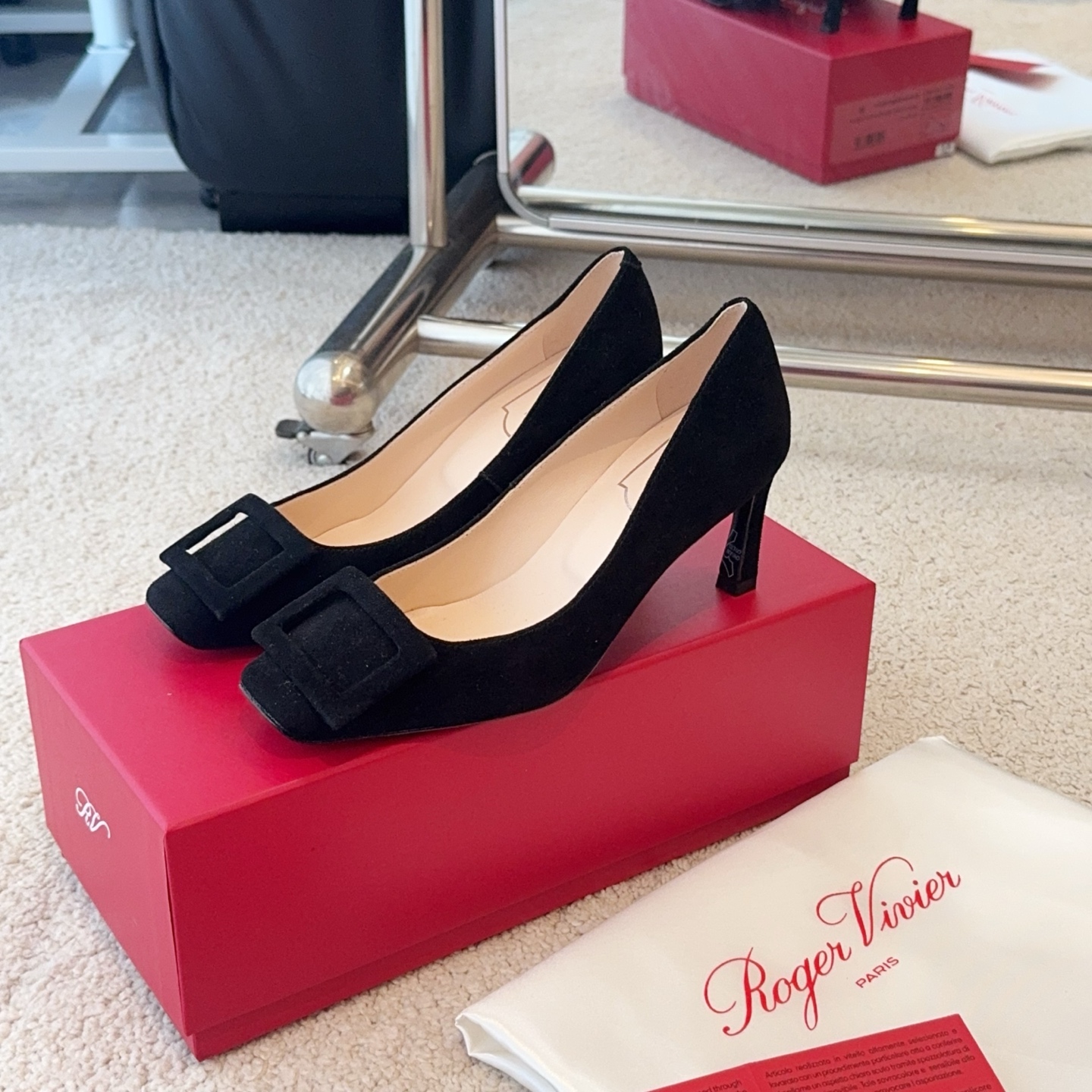 Roger Vivier RV新品绒面Trompette细高跟鞋
