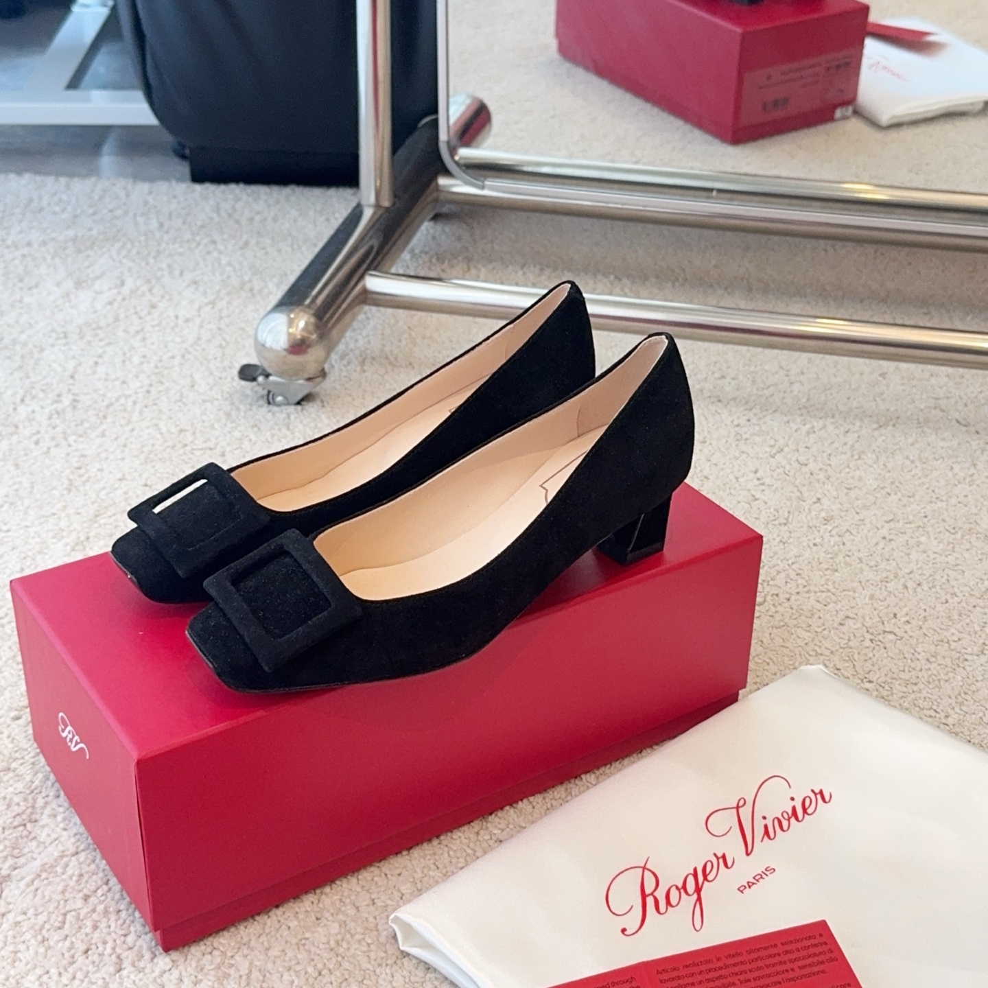Roger Vivier RV新品绒面Trompette细高跟鞋
