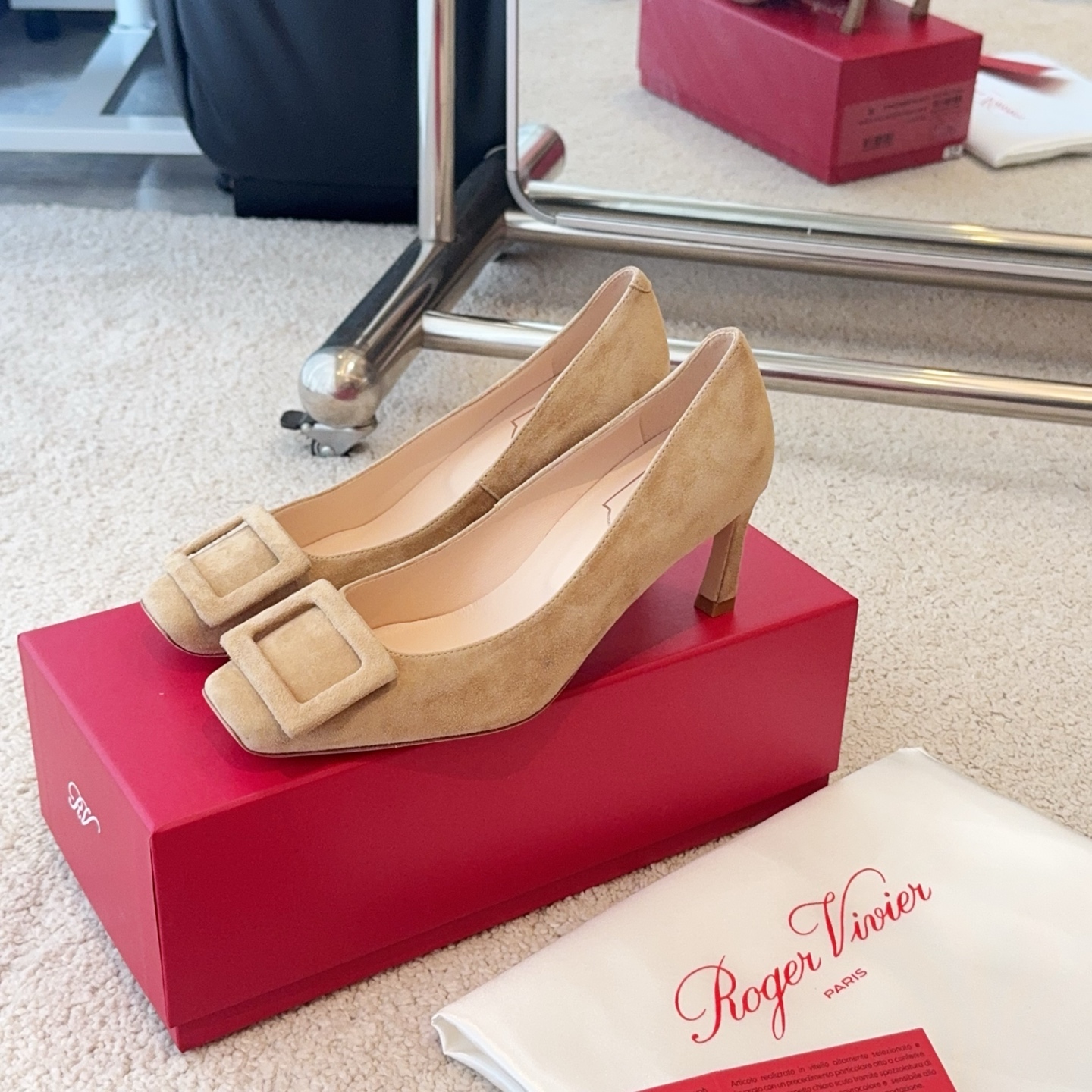 Roger Vivier RV新品绒面Trompette细高跟鞋