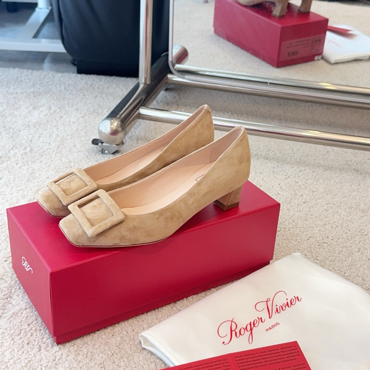 Roger Vivier RV新品绒面Trompette细高跟鞋