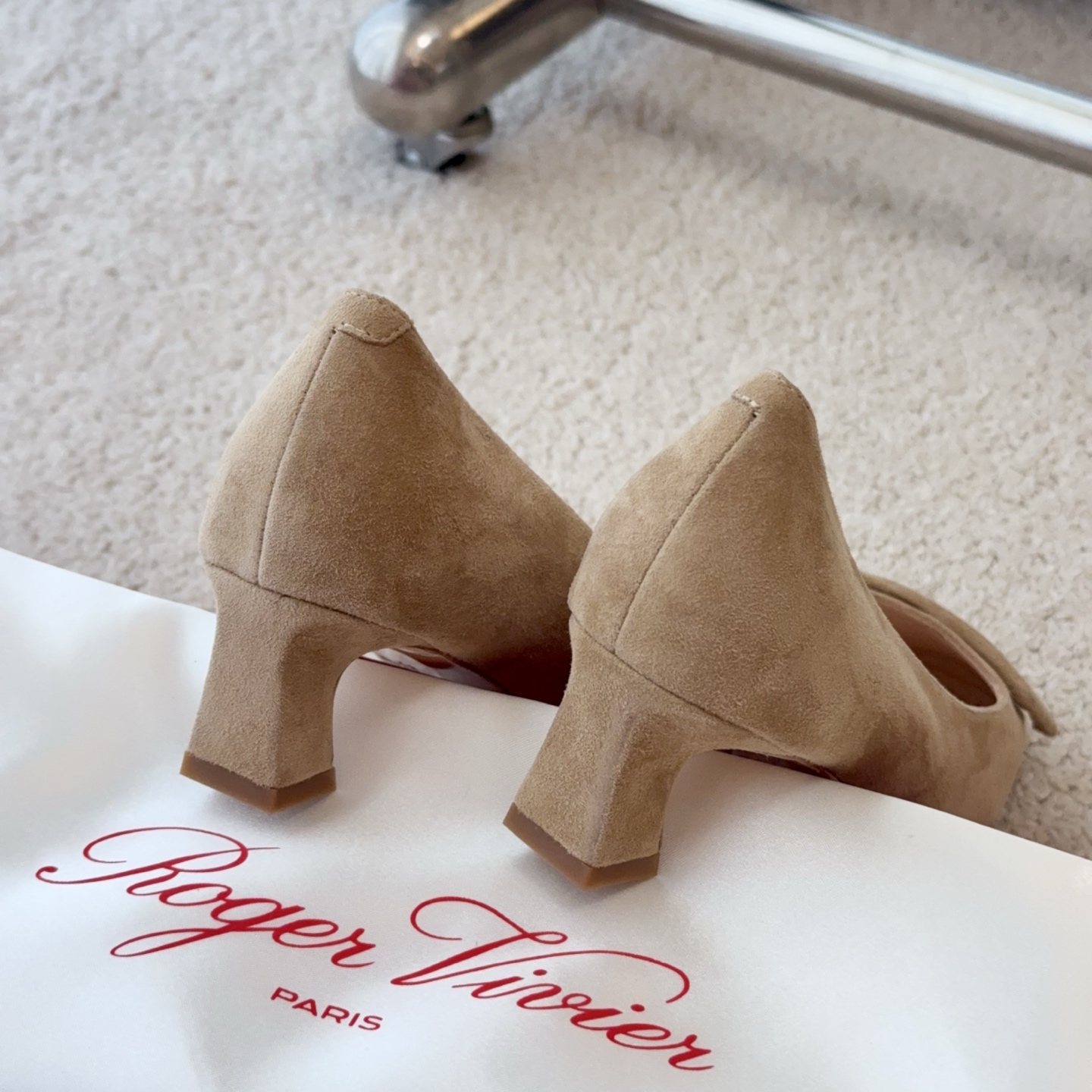 Roger Vivier RV新品绒面Trompette细高跟鞋