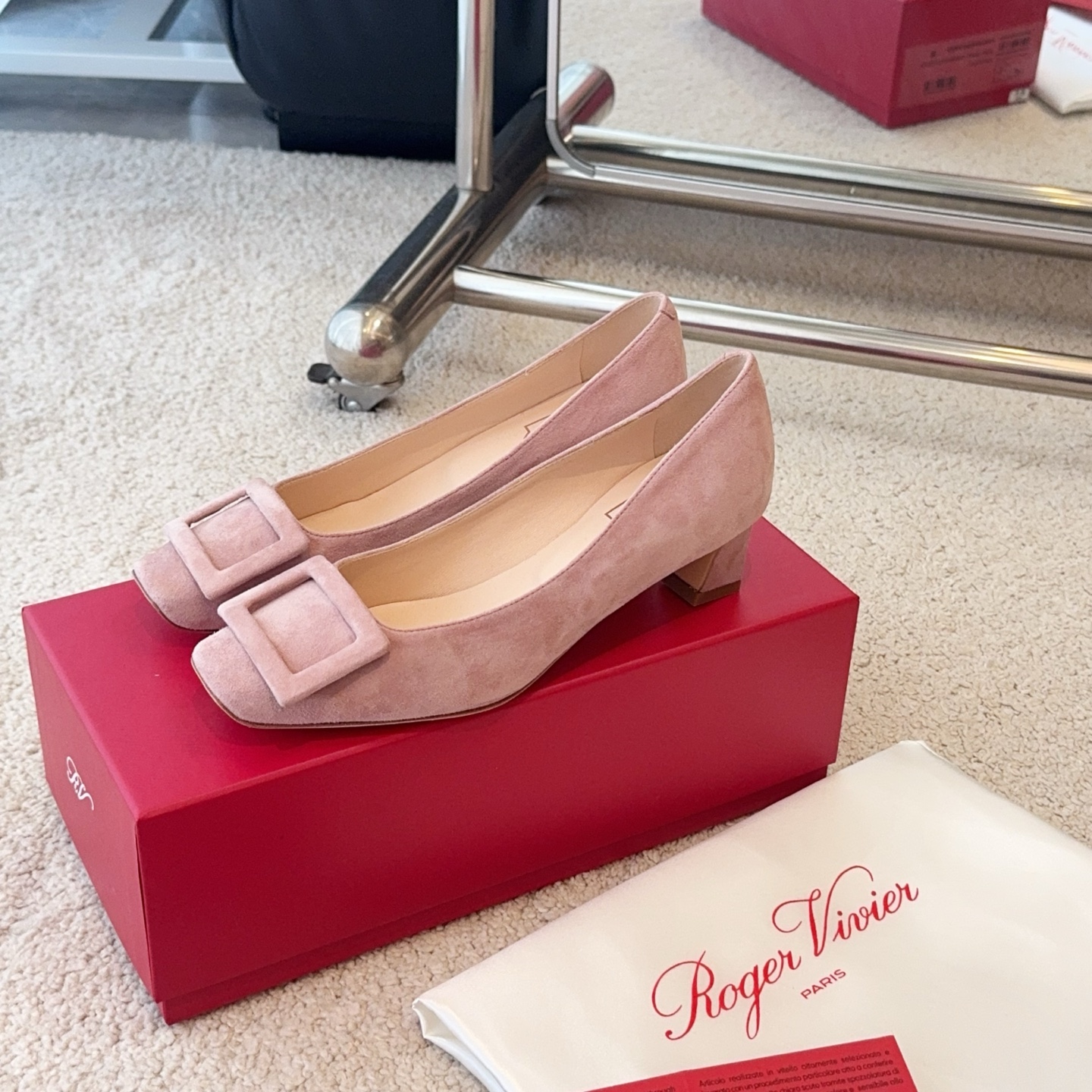 Roger Vivier RV新品绒面Trompette细高跟鞋