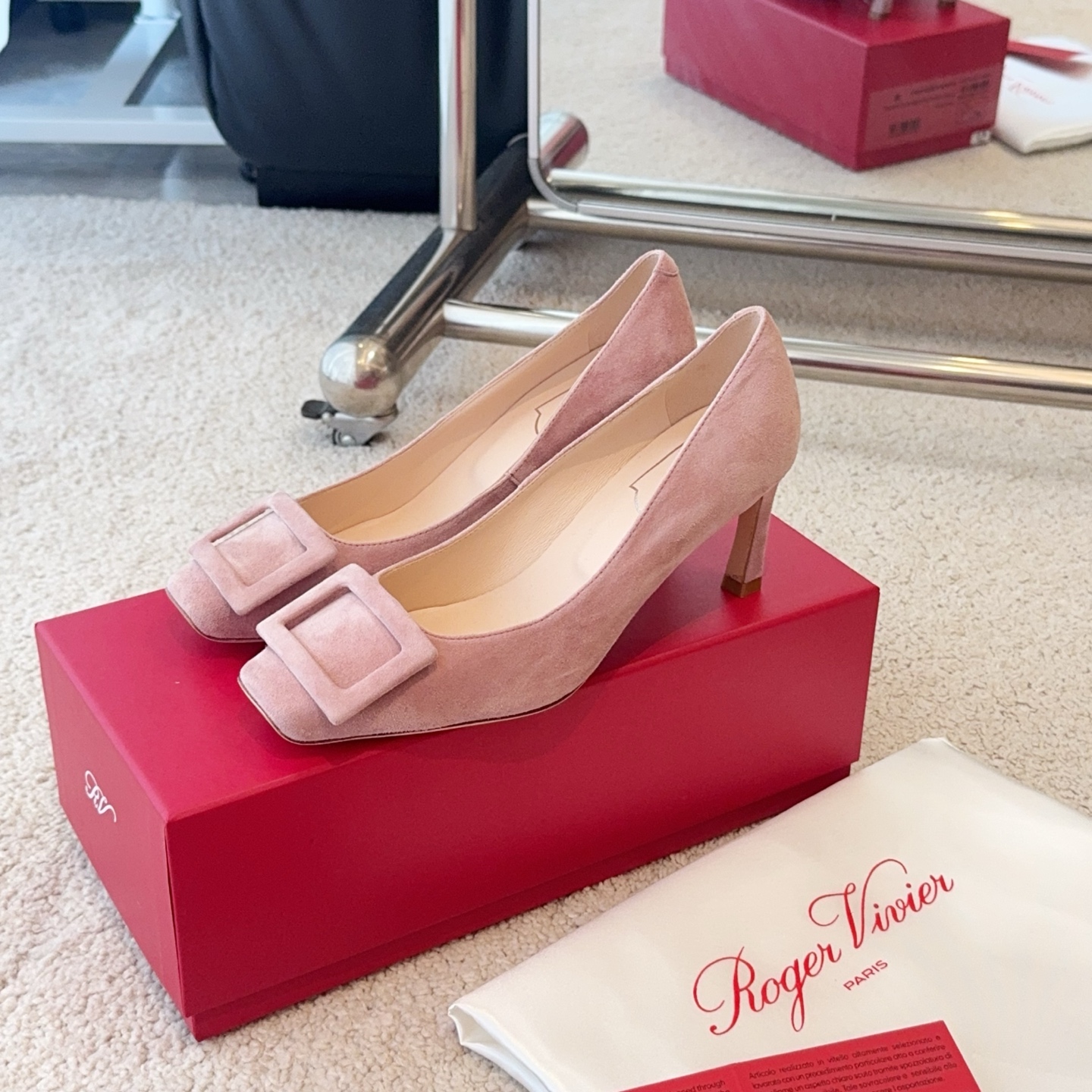 Roger Vivier RV新品绒面Trompette细高跟鞋