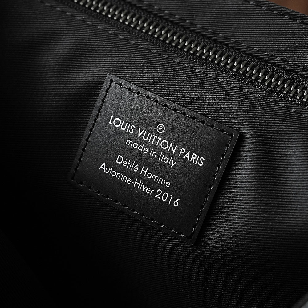 VOYAGER小號郵差包 M40511
晶片碼可査詢 AS私品版👜A-95