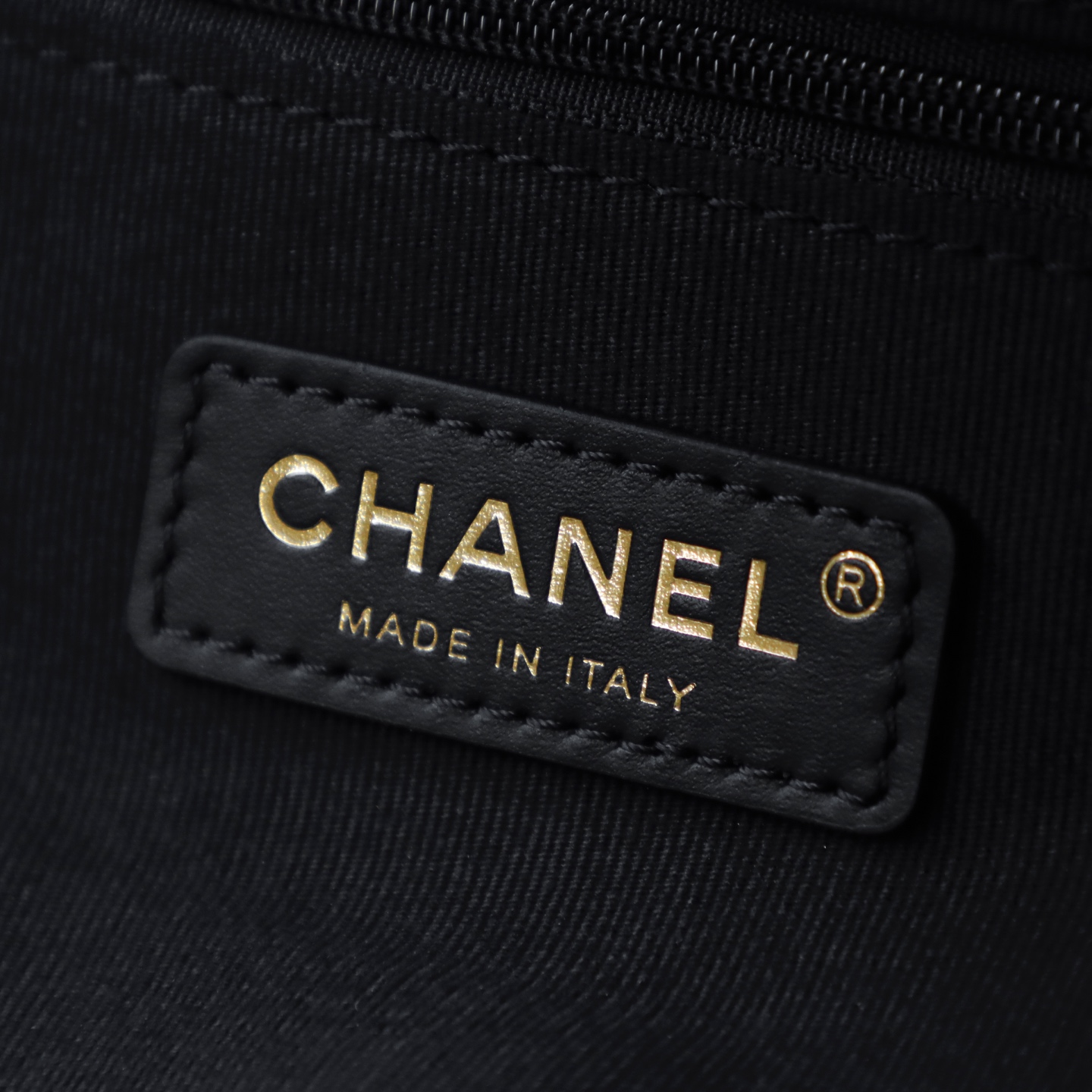 25A手工坊 hobo小號麂皮包鑒定版👜C-2380
特別說明：此顏色不可查碼，介意勿入！
DELICONICA皮料過關清單資料可査詢