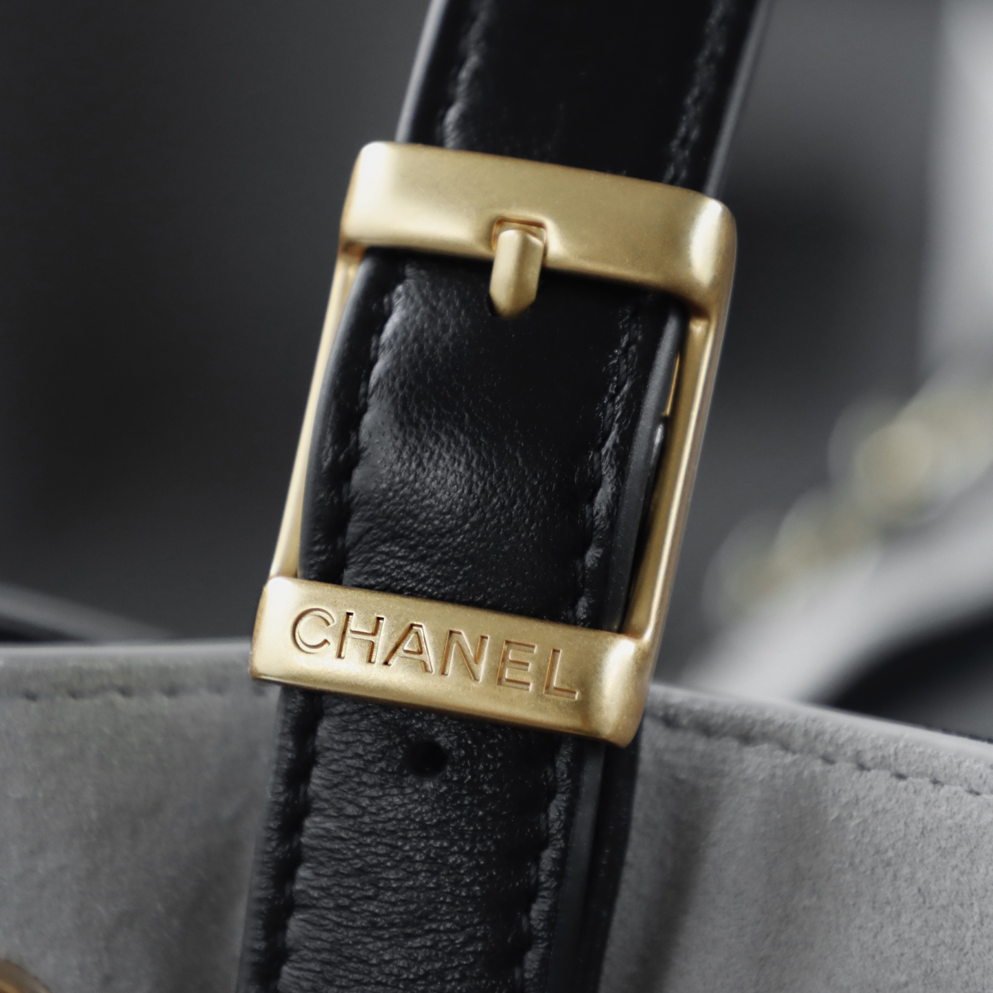 25A手工坊 hobo小號麂皮包鑒定版👜C-2380
特別說明：此顏色不可查碼，介意勿入！
DELICONICA皮料過關清單資料可査詢