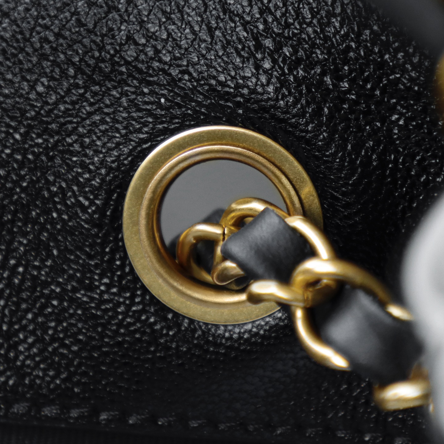 25A手工坊 hobo小號麂皮包鑒定版👜C-2380
特別說明：此顏色不可查碼，介意勿入！
DELICONICA皮料過關清單資料可査詢