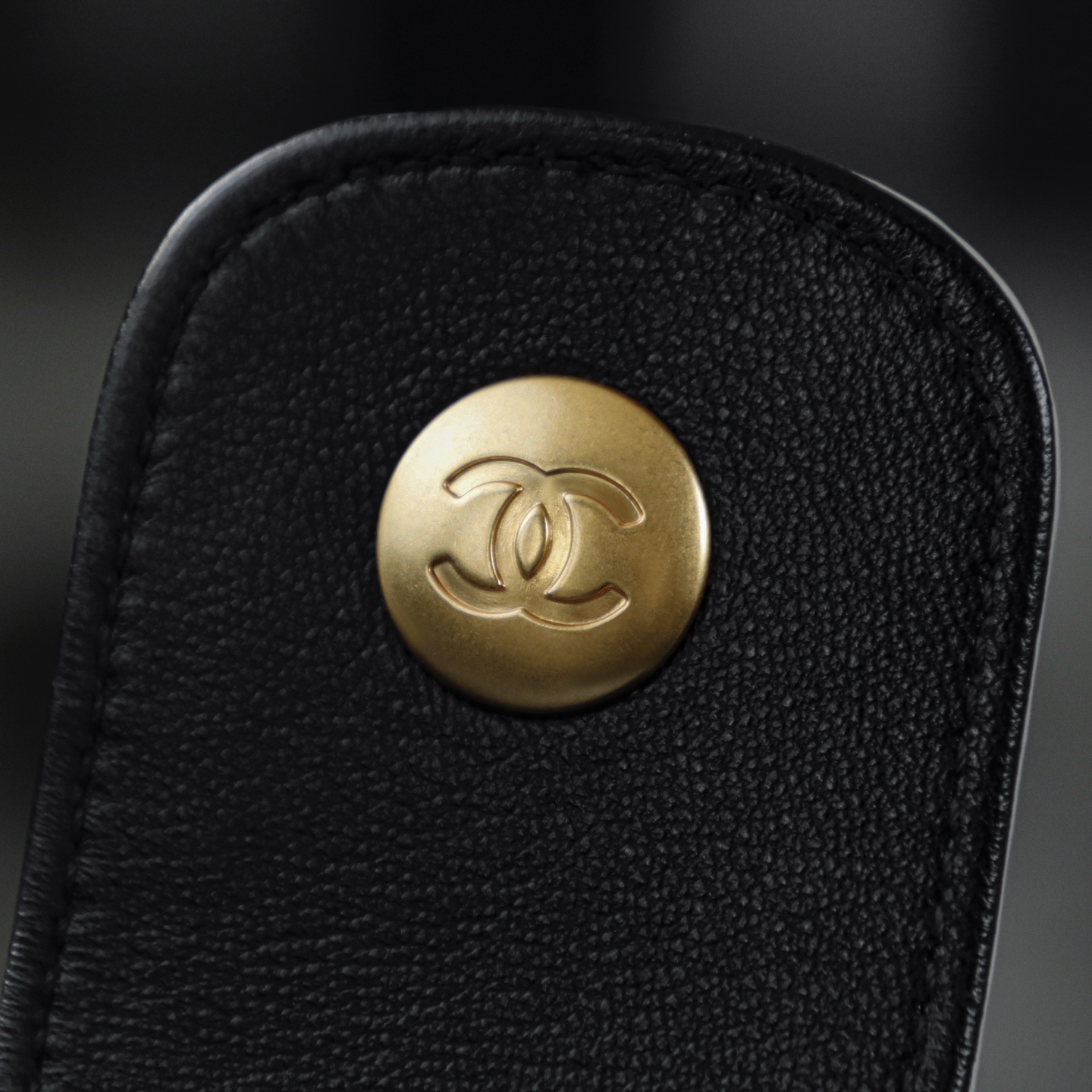 25A手工坊 hobo小號麂皮包鑒定版👜C-2380
特別說明：此顏色不可查碼，介意勿入！
DELICONICA皮料過關清單資料可査詢