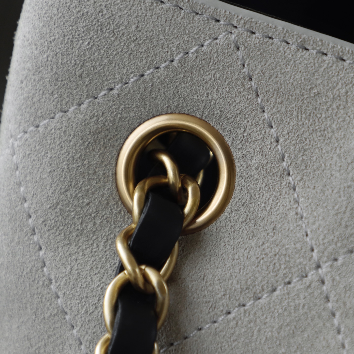 25A手工坊 hobo小號麂皮包鑒定版👜C-2380
特別說明：此顏色不可查碼，介意勿入！
DELICONICA皮料過關清單資料可査詢