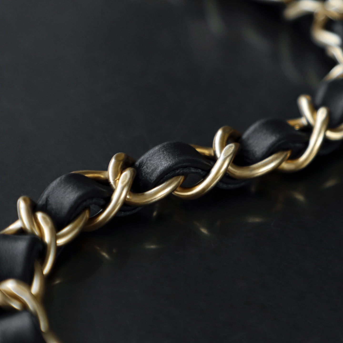 25A手工坊 hobo小號麂皮包鑒定版👜C-2380
特別說明：此顏色不可查碼，介意勿入！
DELICONICA皮料過關清單資料可査詢