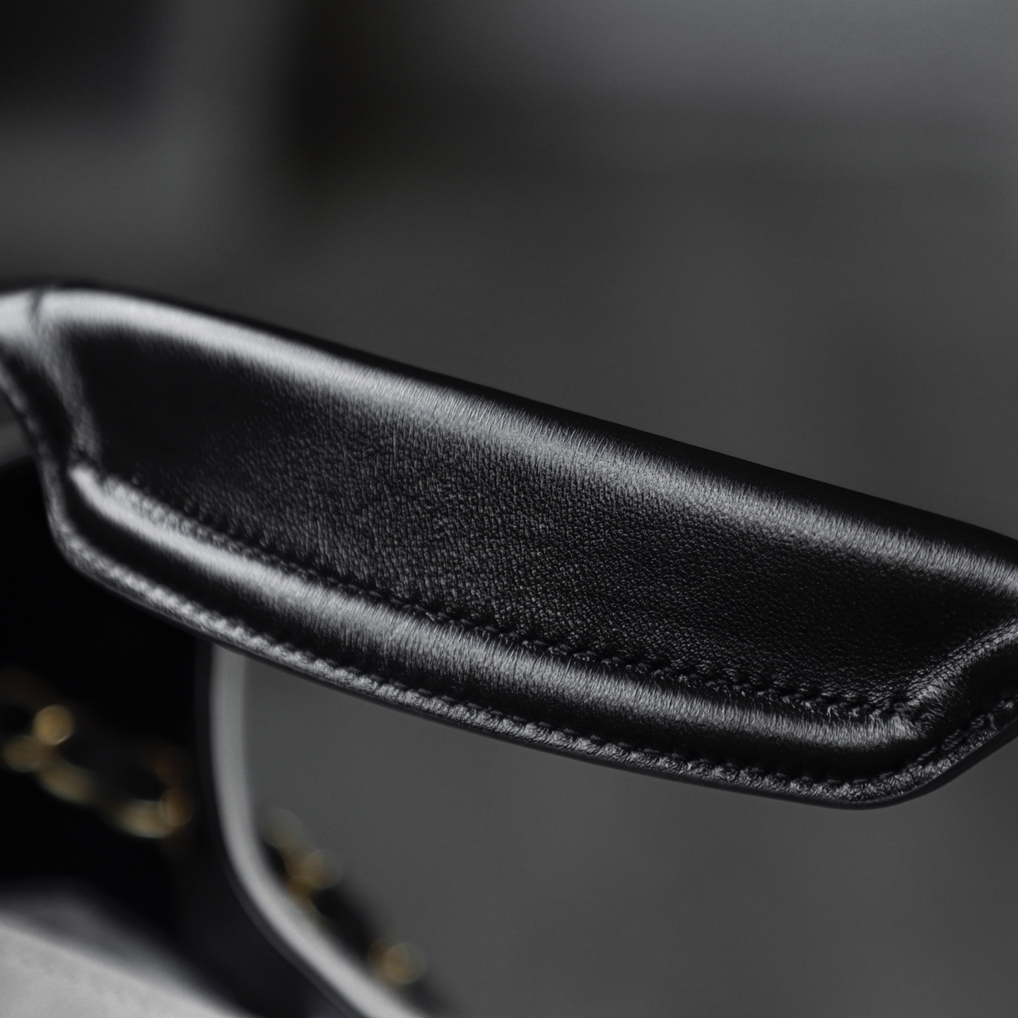 25A手工坊 hobo小號麂皮包鑒定版👜C-2380
特別說明：此顏色不可查碼，介意勿入！
DELICONICA皮料過關清單資料可査詢