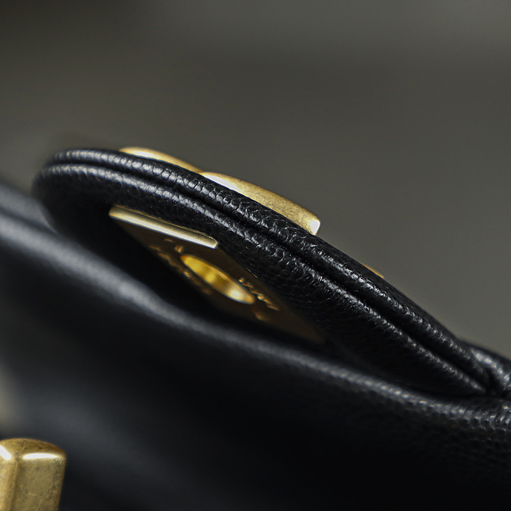 25B 手柄CF MINI小號鑒定版👜C-1780
一包一碼 支持全球鑒定查驗身份證原廠專G
Hass皮料過關清單資料可査詢